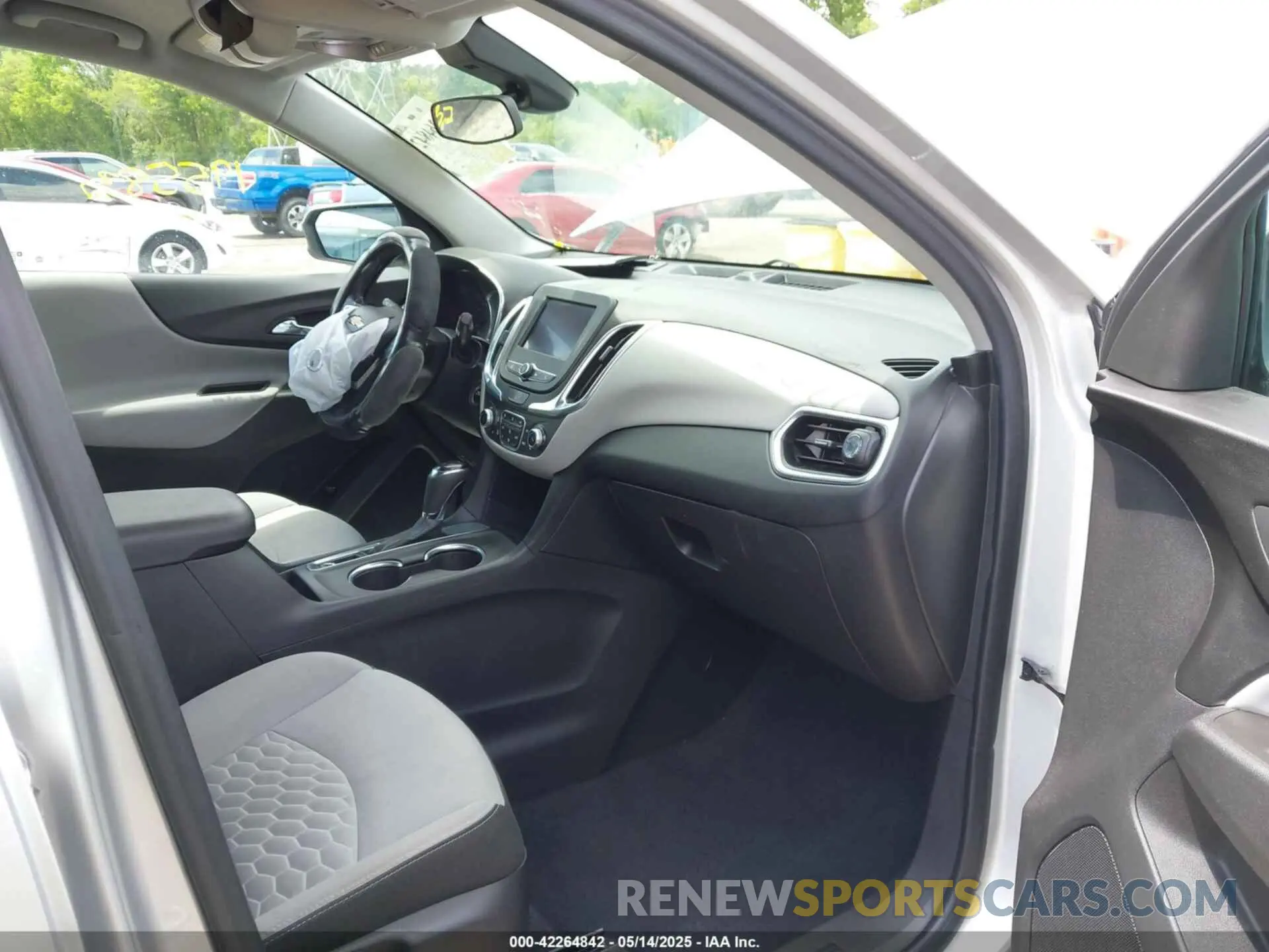 5 Photograph of a damaged car 3GNAXJEV3LS720987 CHEVROLET EQUINOX 2020