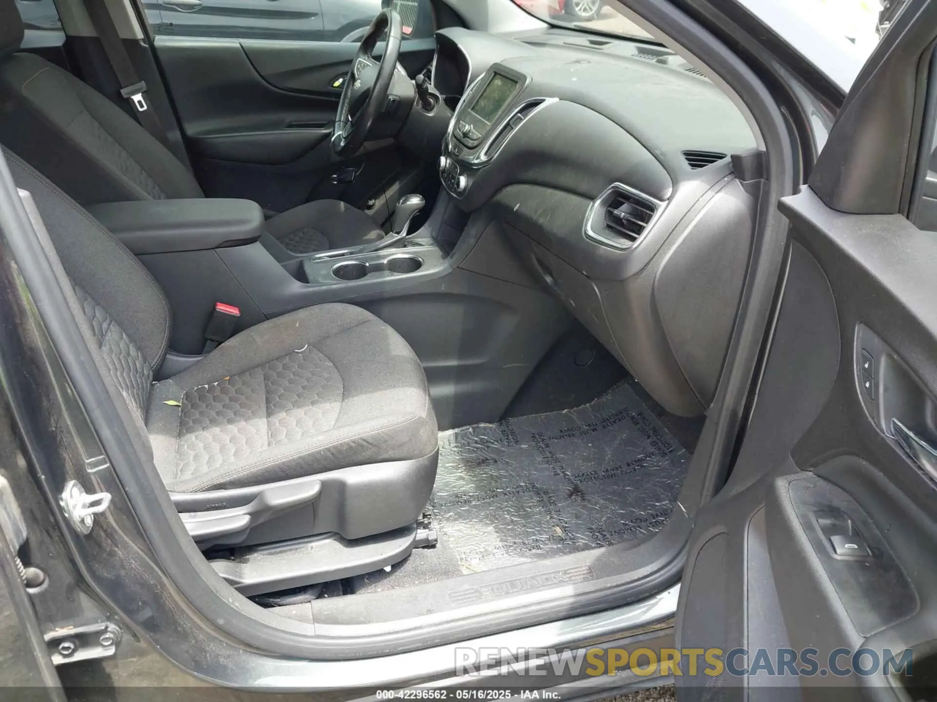 5 Photograph of a damaged car 3GNAXJEV5LS522377 CHEVROLET EQUINOX 2020