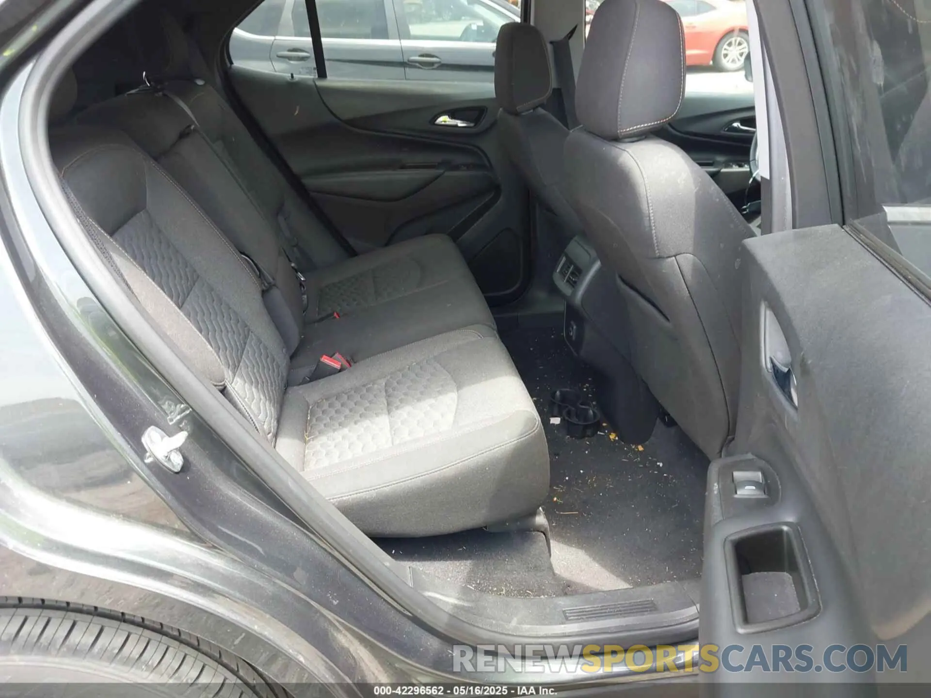 8 Photograph of a damaged car 3GNAXJEV5LS522377 CHEVROLET EQUINOX 2020