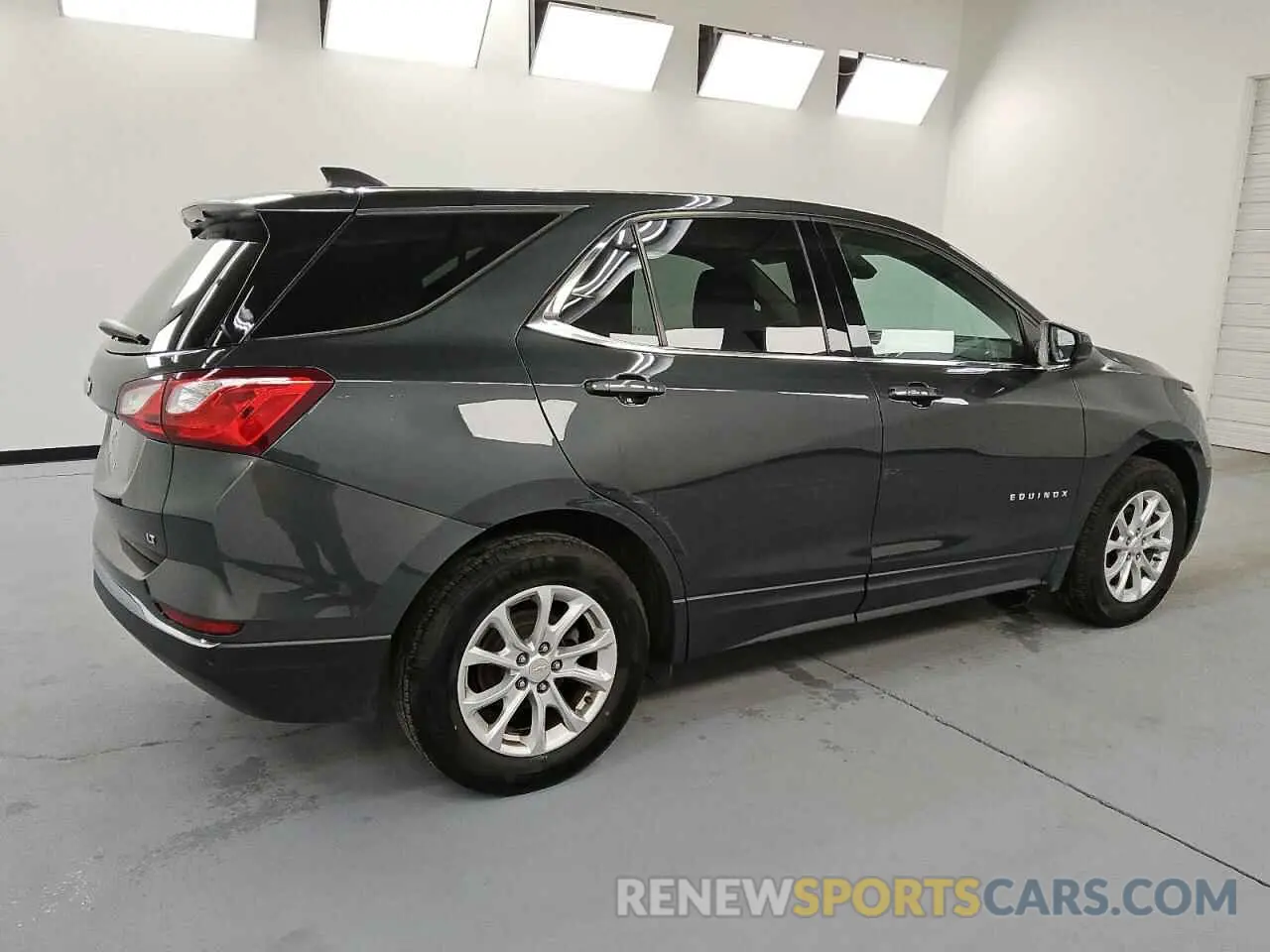 3 Photograph of a damaged car 3GNAXJEV5LS550423 CHEVROLET EQUINOX 2020