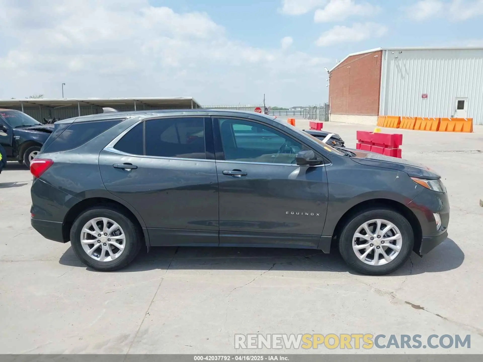13 Photograph of a damaged car 3GNAXJEV5LS574687 CHEVROLET EQUINOX 2020