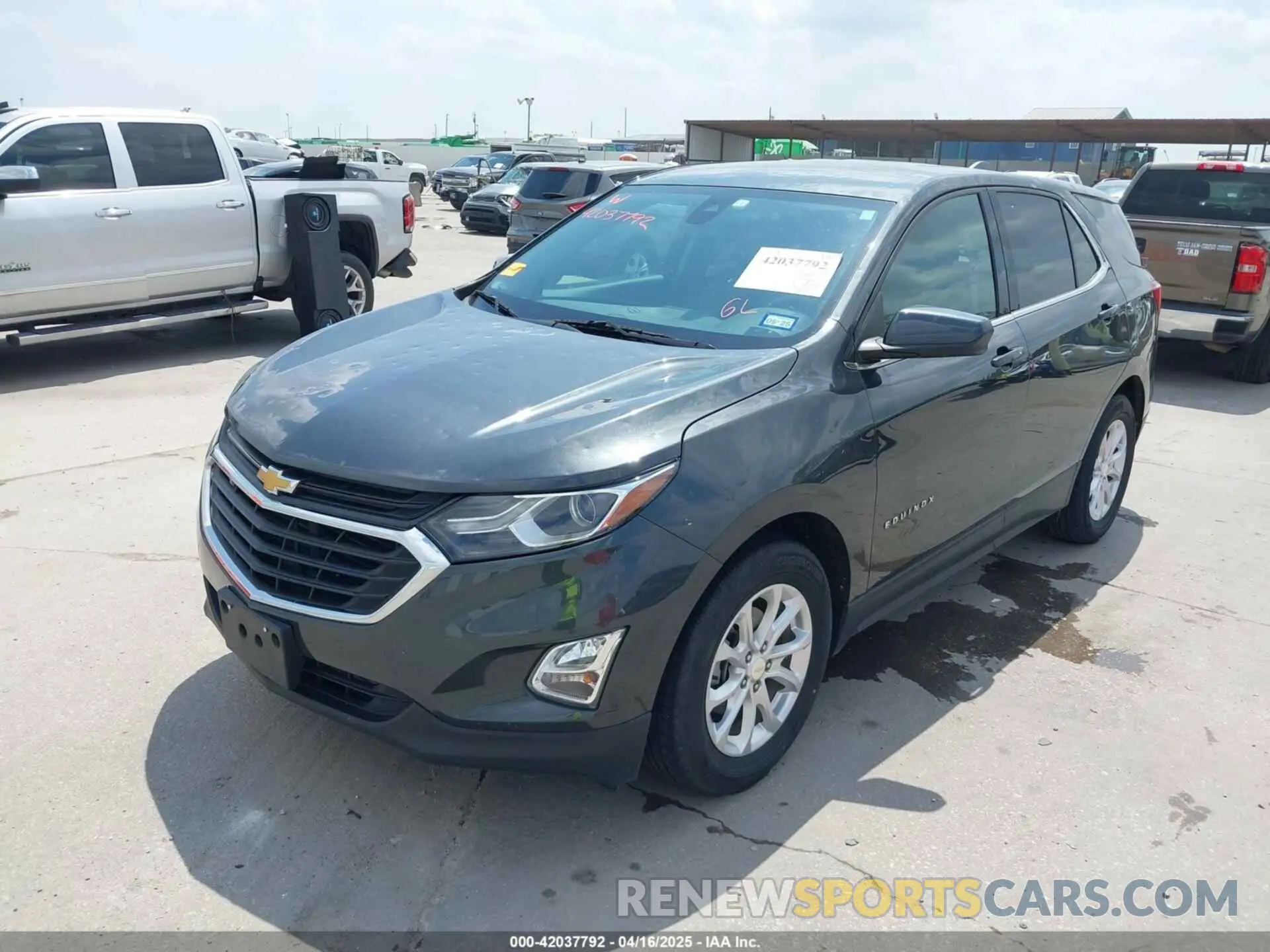 2 Photograph of a damaged car 3GNAXJEV5LS574687 CHEVROLET EQUINOX 2020