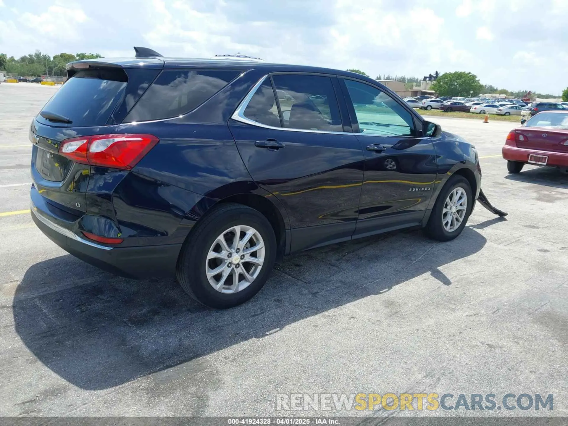 4 Photograph of a damaged car 3GNAXJEV5LS592266 CHEVROLET EQUINOX 2020