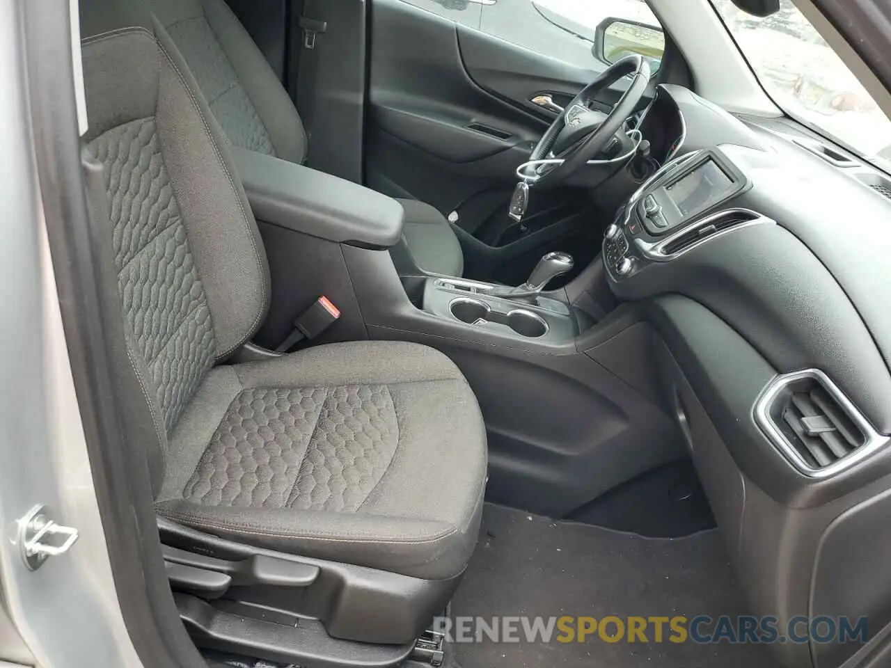 7 Photograph of a damaged car 3GNAXJEV5LS709196 CHEVROLET EQUINOX 2020
