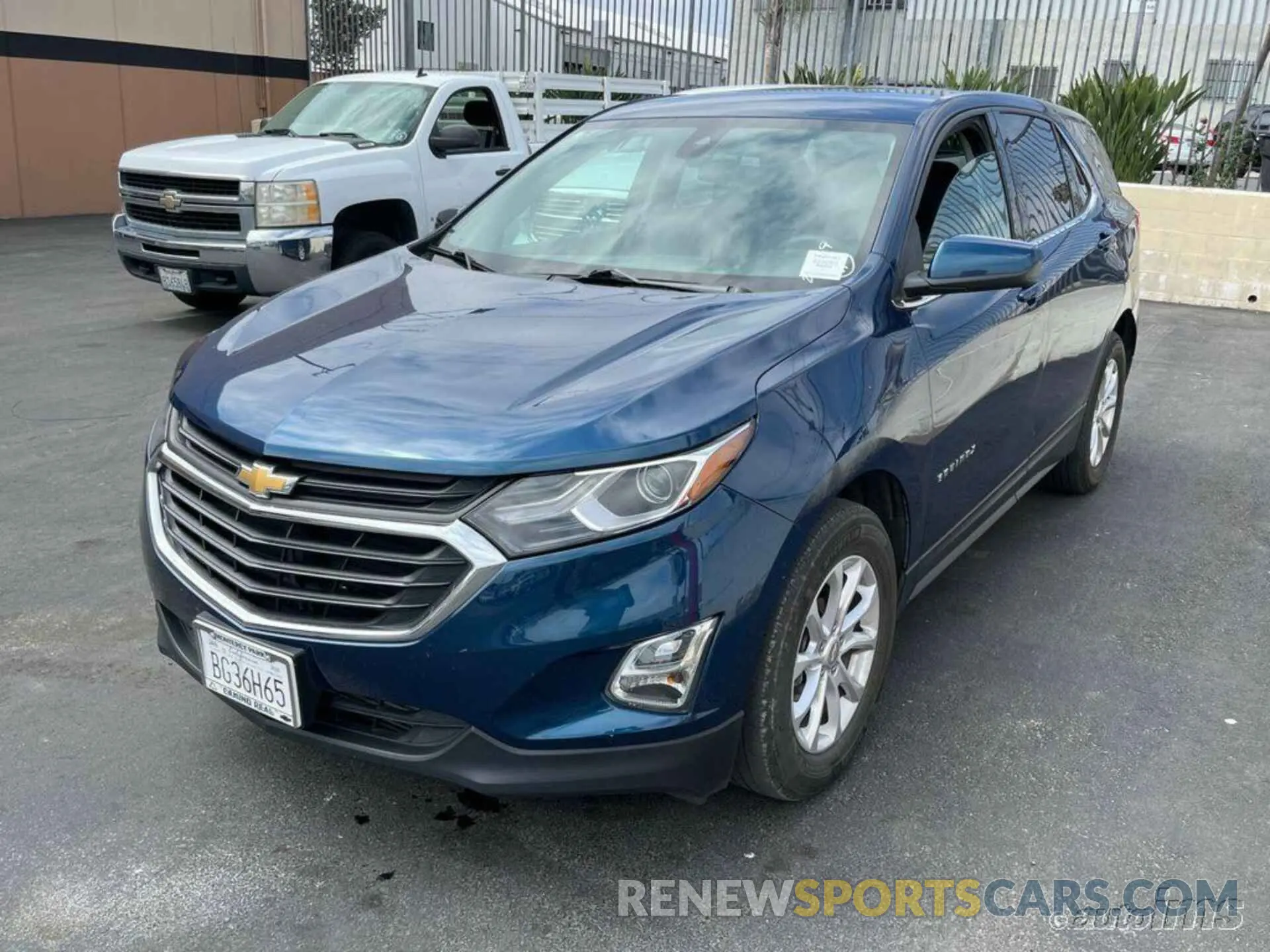 4 Photograph of a damaged car 3GNAXJEV8LL331417 CHEVROLET EQUINOX 2020