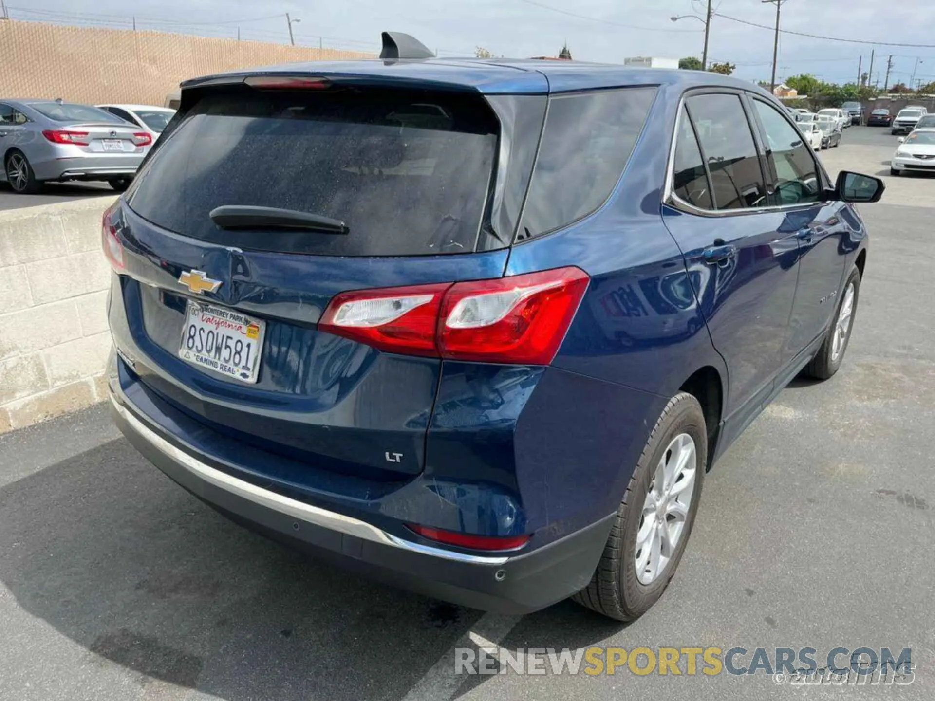 6 Photograph of a damaged car 3GNAXJEV8LL331417 CHEVROLET EQUINOX 2020