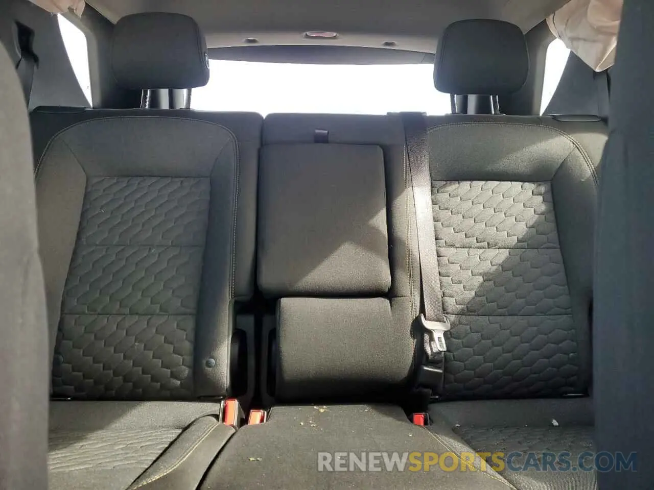 10 Photograph of a damaged car 3GNAXJEV9LS623065 CHEVROLET EQUINOX 2020