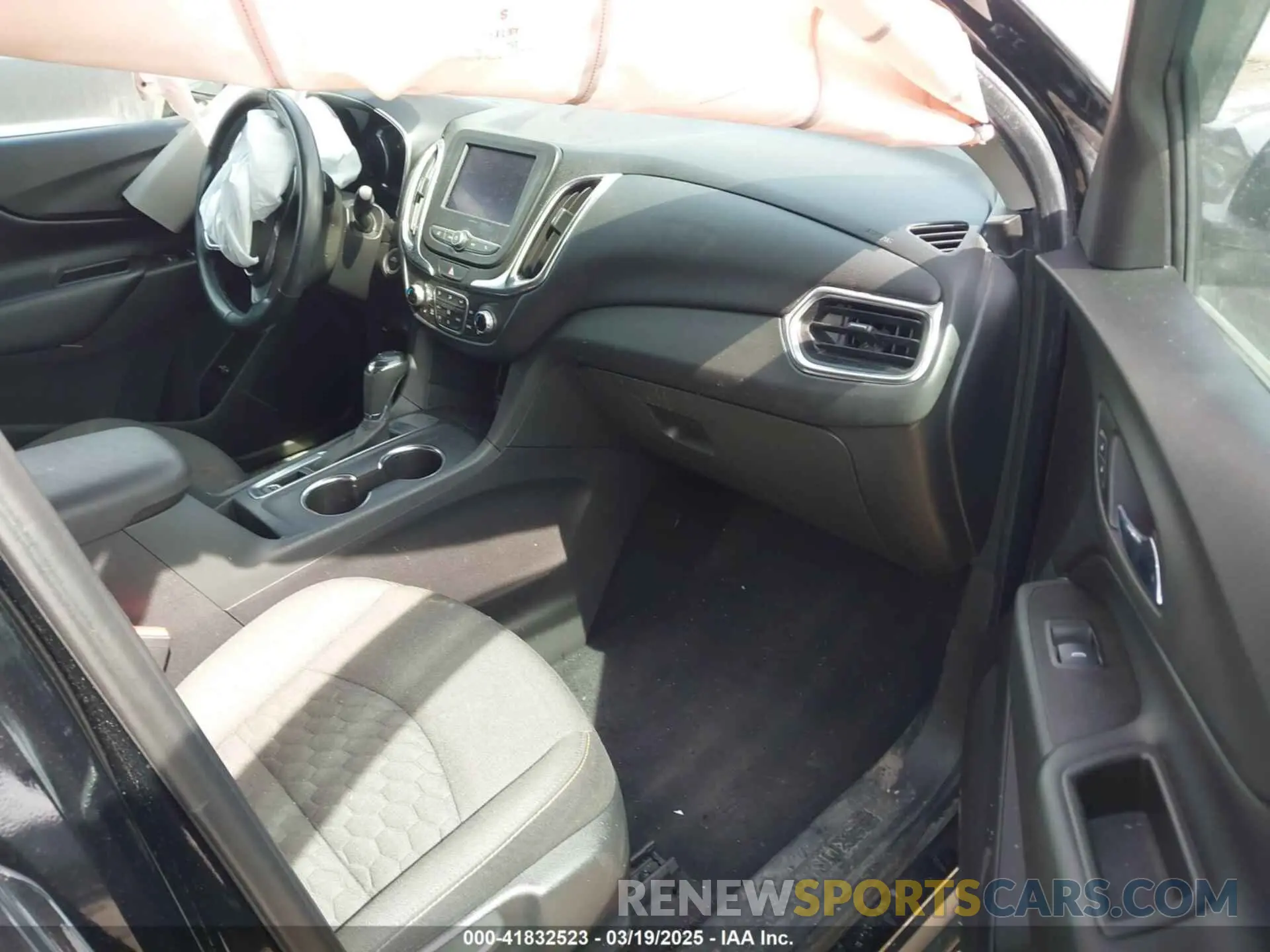 5 Photograph of a damaged car 3GNAXJEVXLL153607 CHEVROLET EQUINOX 2020