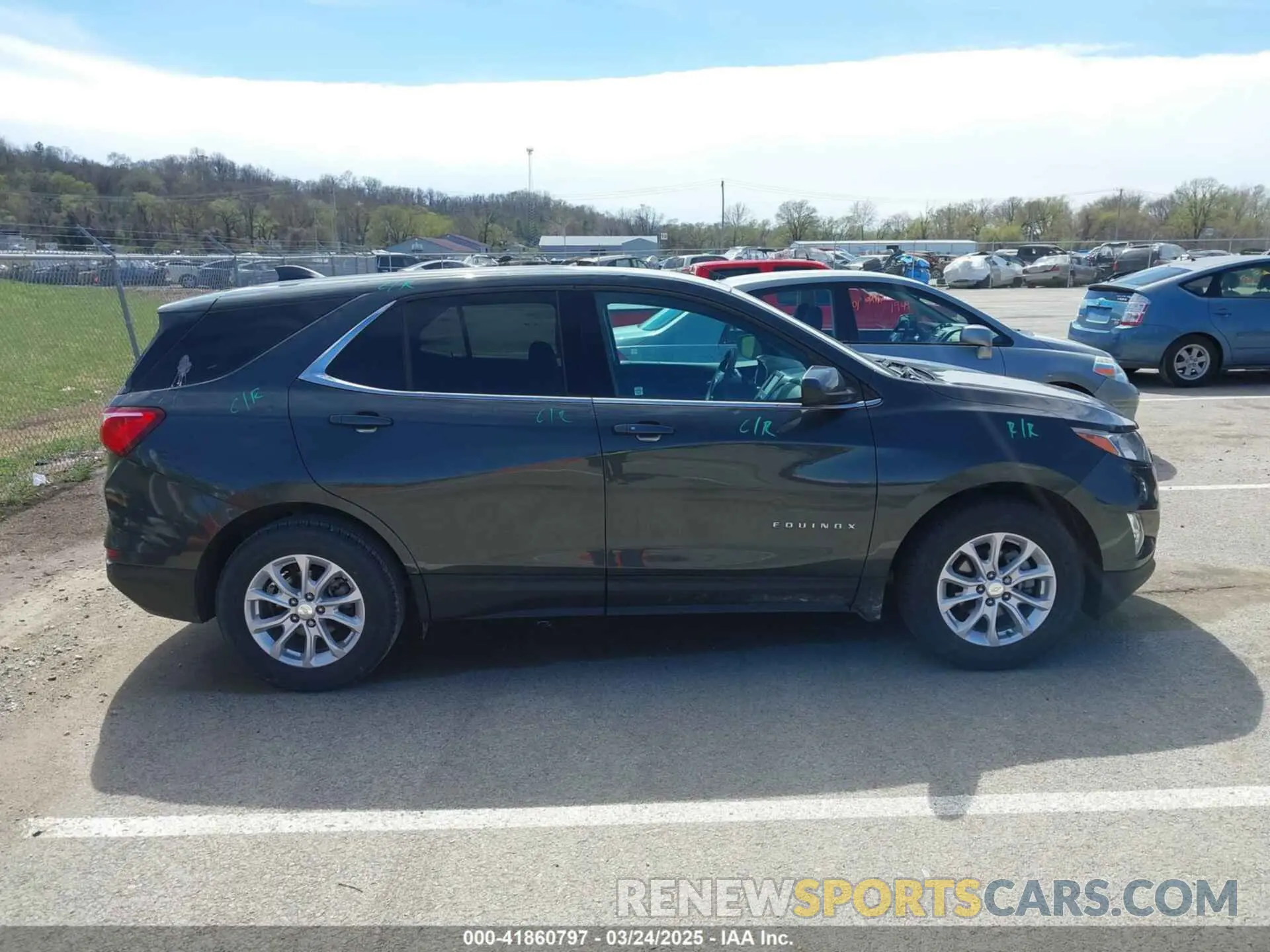 13 Photograph of a damaged car 3GNAXJEVXLS521368 CHEVROLET EQUINOX 2020