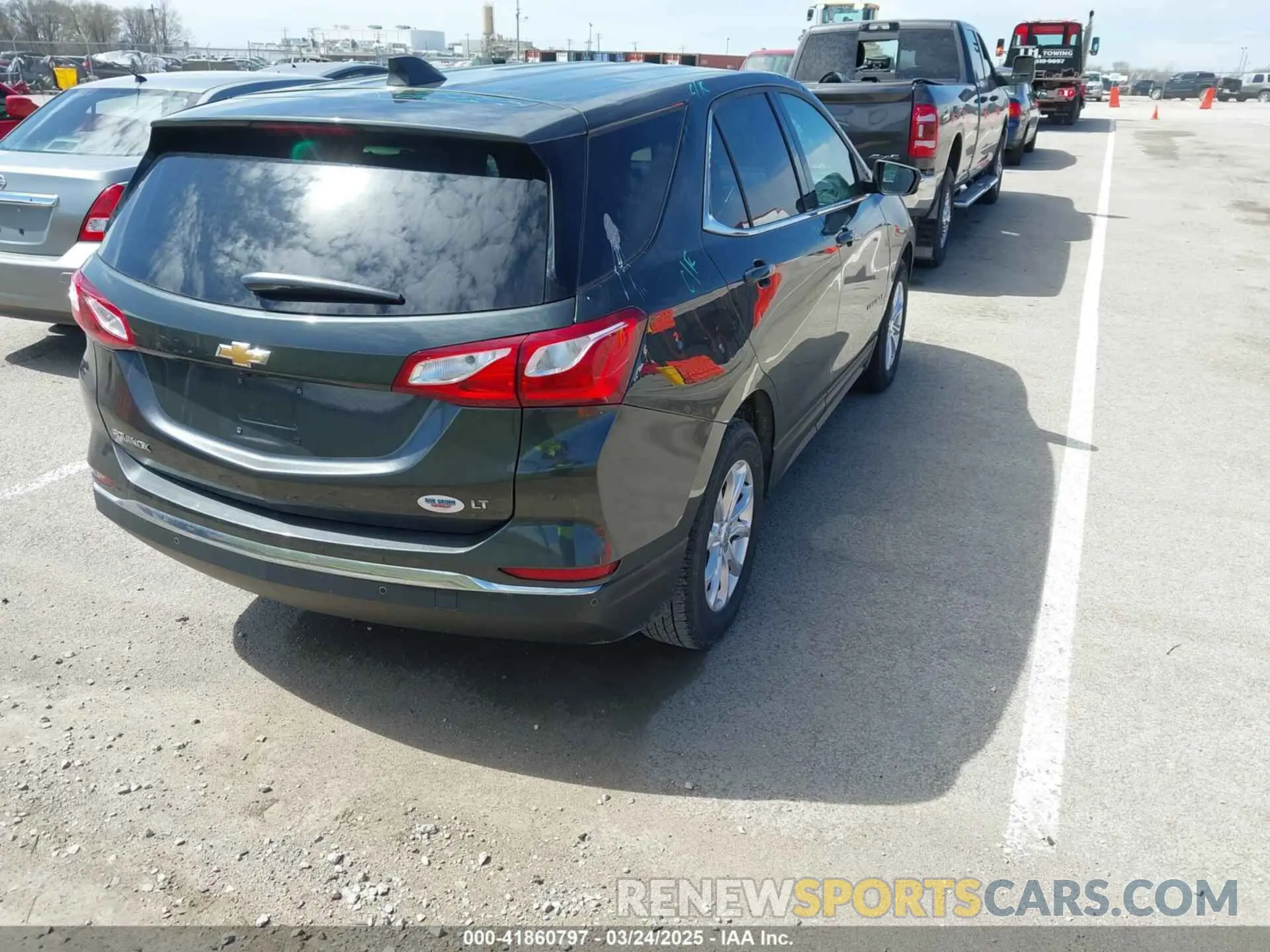 4 Photograph of a damaged car 3GNAXJEVXLS521368 CHEVROLET EQUINOX 2020
