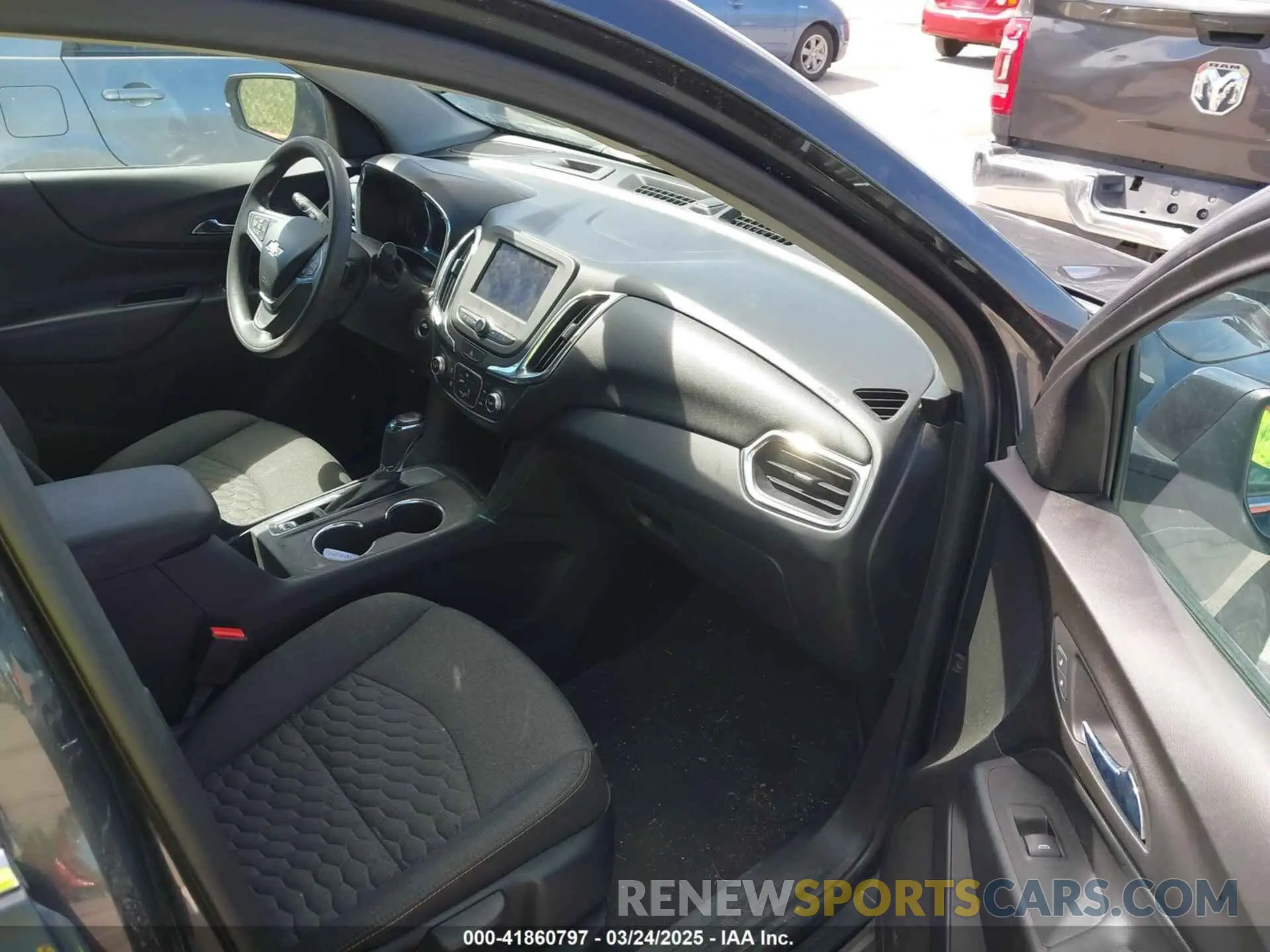 5 Photograph of a damaged car 3GNAXJEVXLS521368 CHEVROLET EQUINOX 2020