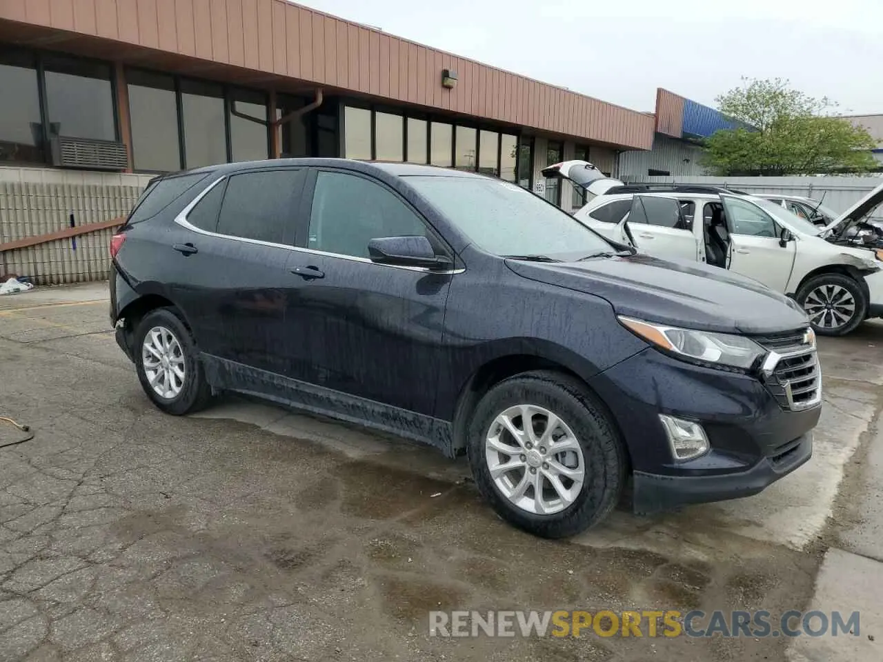 4 Photograph of a damaged car 3GNAXJEVXLS528028 CHEVROLET EQUINOX 2020