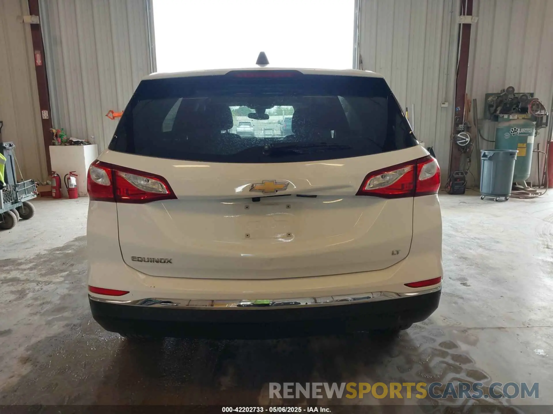 17 Photograph of a damaged car 3GNAXJEVXLS568688 CHEVROLET EQUINOX 2020