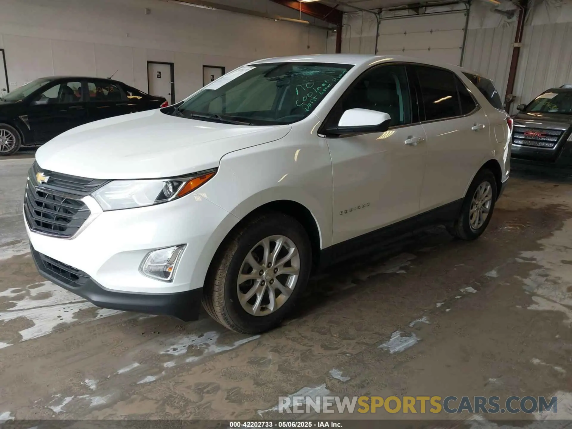 2 Photograph of a damaged car 3GNAXJEVXLS568688 CHEVROLET EQUINOX 2020