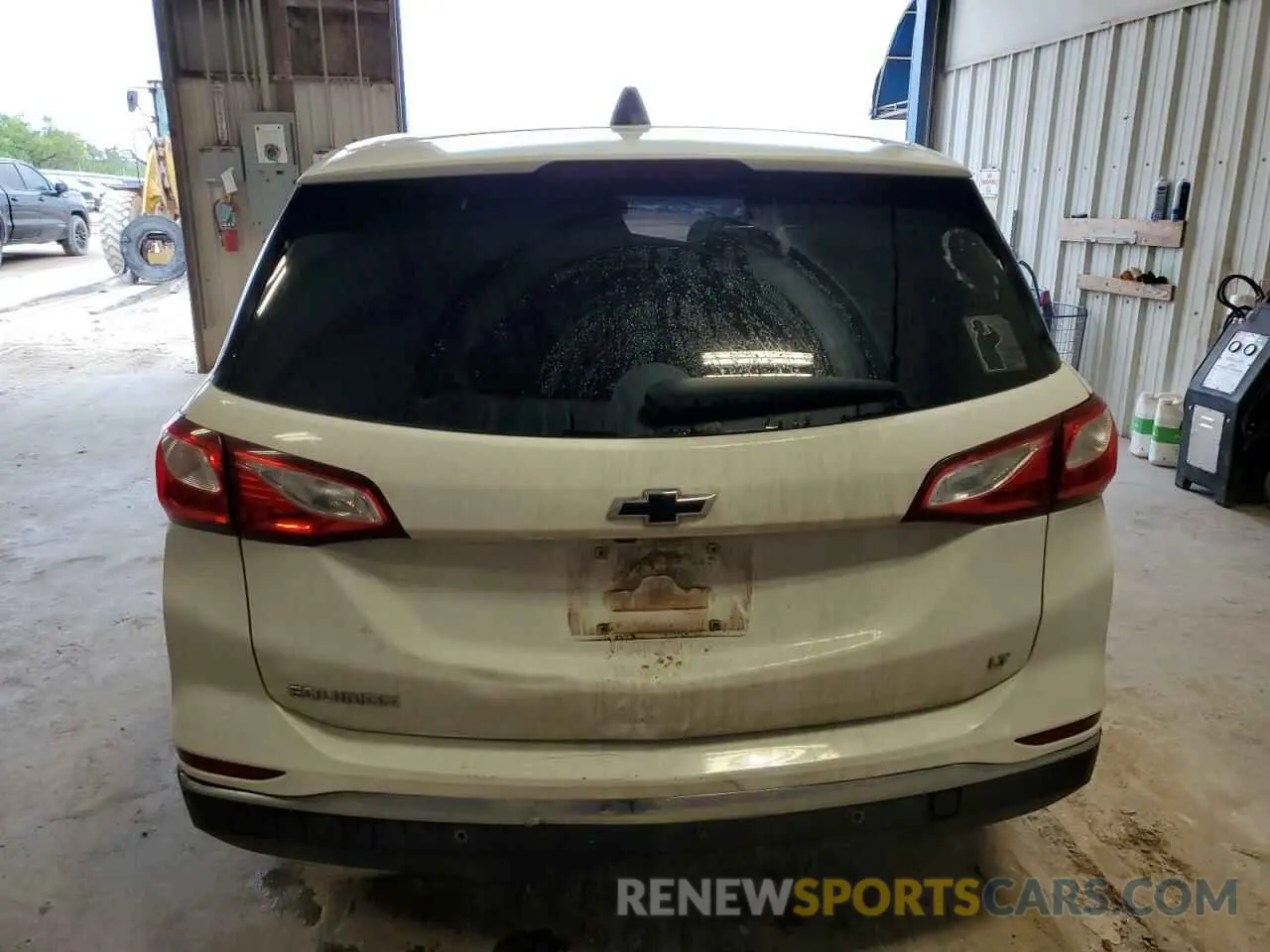 6 Photograph of a damaged car 3GNAXKEV0LL235822 CHEVROLET EQUINOX 2020