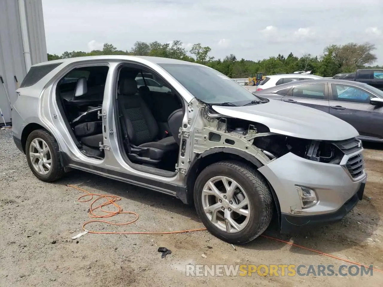 4 Photograph of a damaged car 3GNAXKEV0LS506822 CHEVROLET EQUINOX 2020