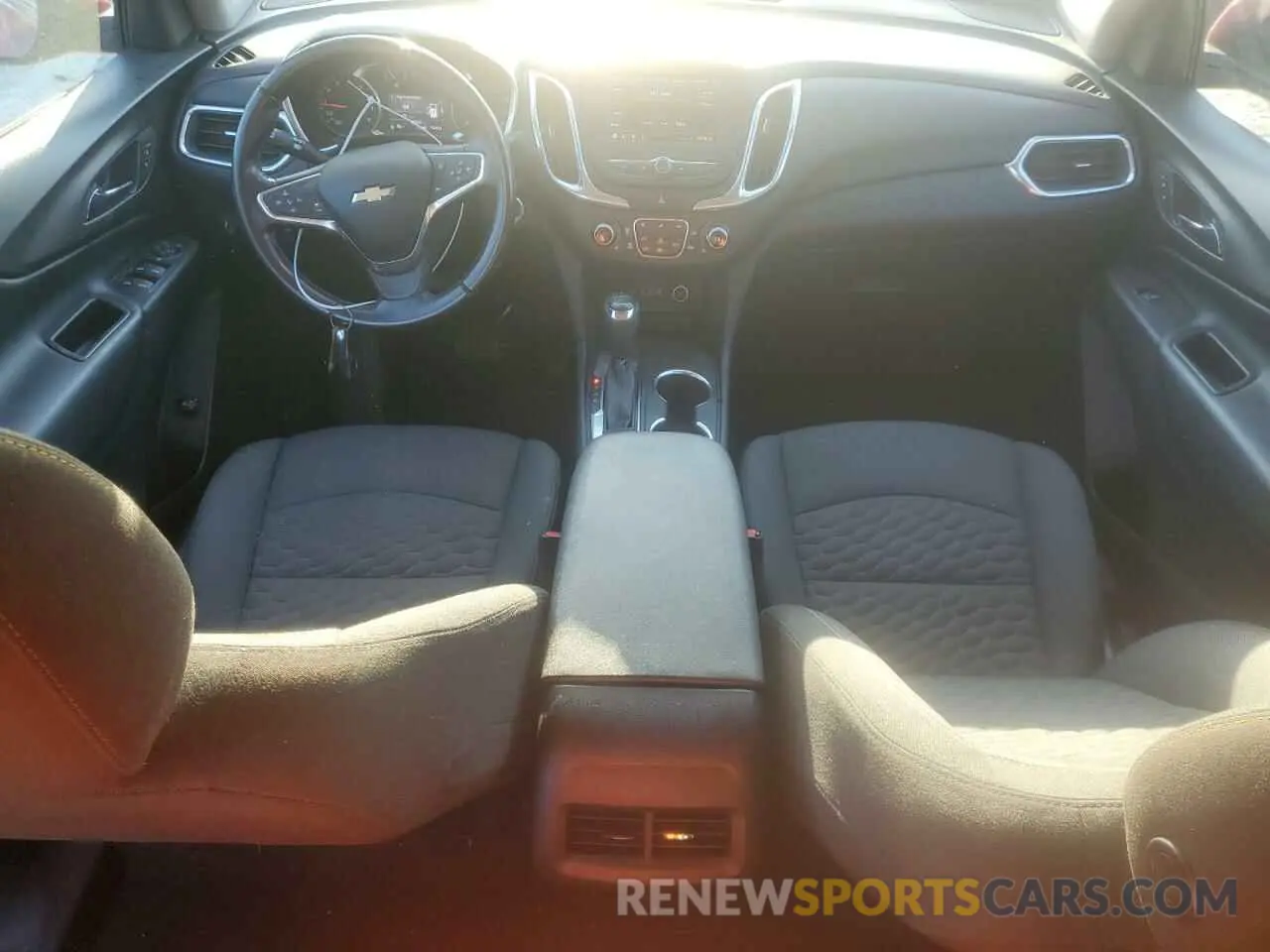 8 Photograph of a damaged car 3GNAXKEV0LS516282 CHEVROLET EQUINOX 2020