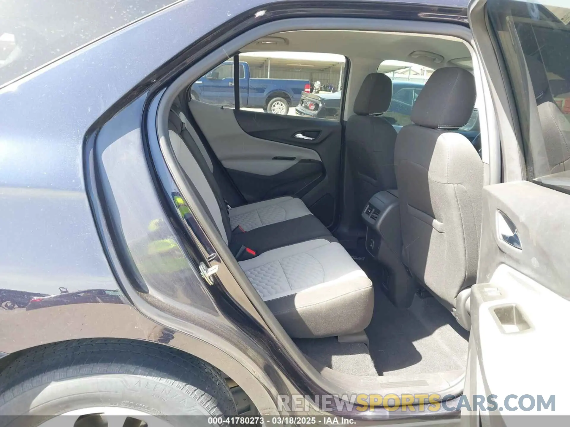 8 Photograph of a damaged car 3GNAXKEV0LS583500 CHEVROLET EQUINOX 2020