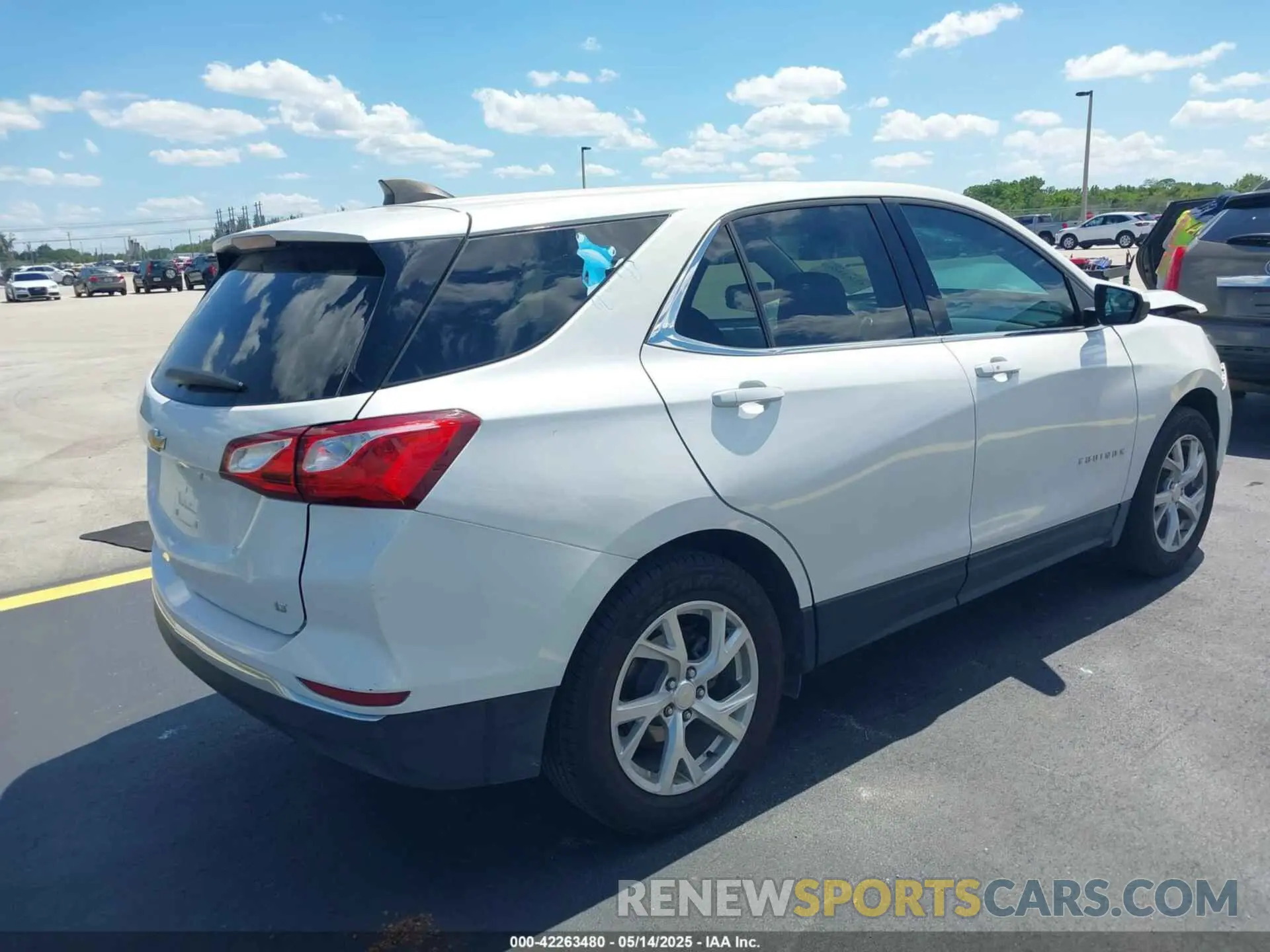 4 Photograph of a damaged car 3GNAXKEV0LS650936 CHEVROLET EQUINOX 2020