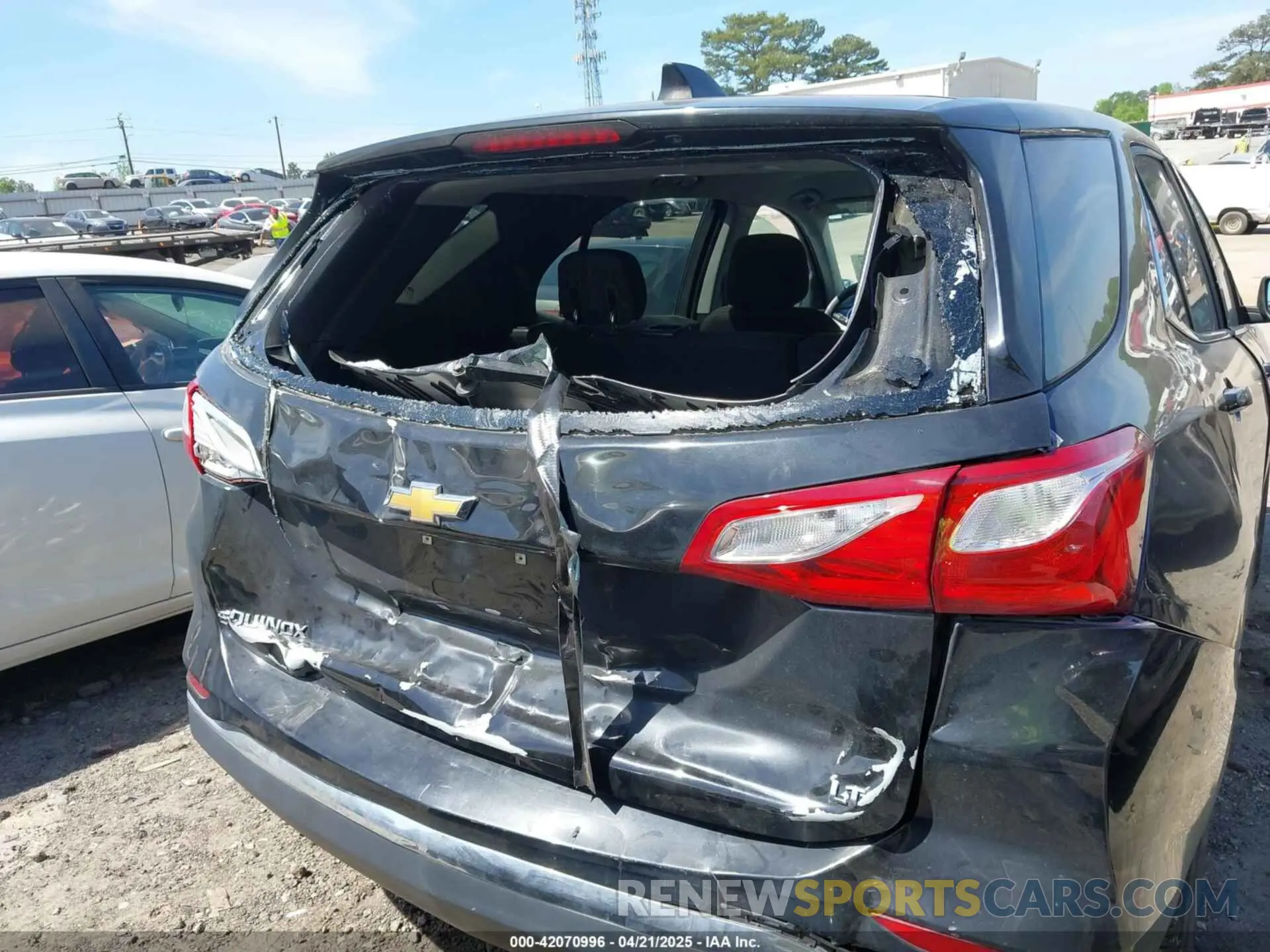 18 Photograph of a damaged car 3GNAXKEV1LL112949 CHEVROLET EQUINOX 2020