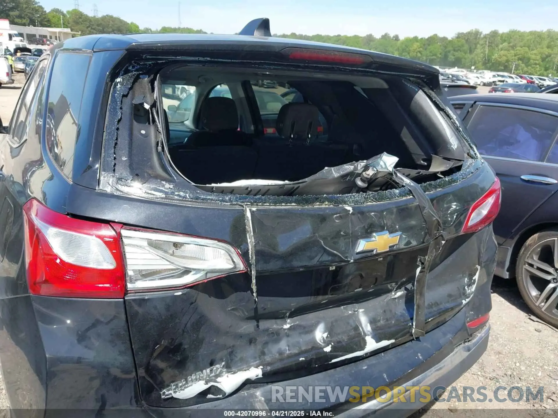 19 Photograph of a damaged car 3GNAXKEV1LL112949 CHEVROLET EQUINOX 2020