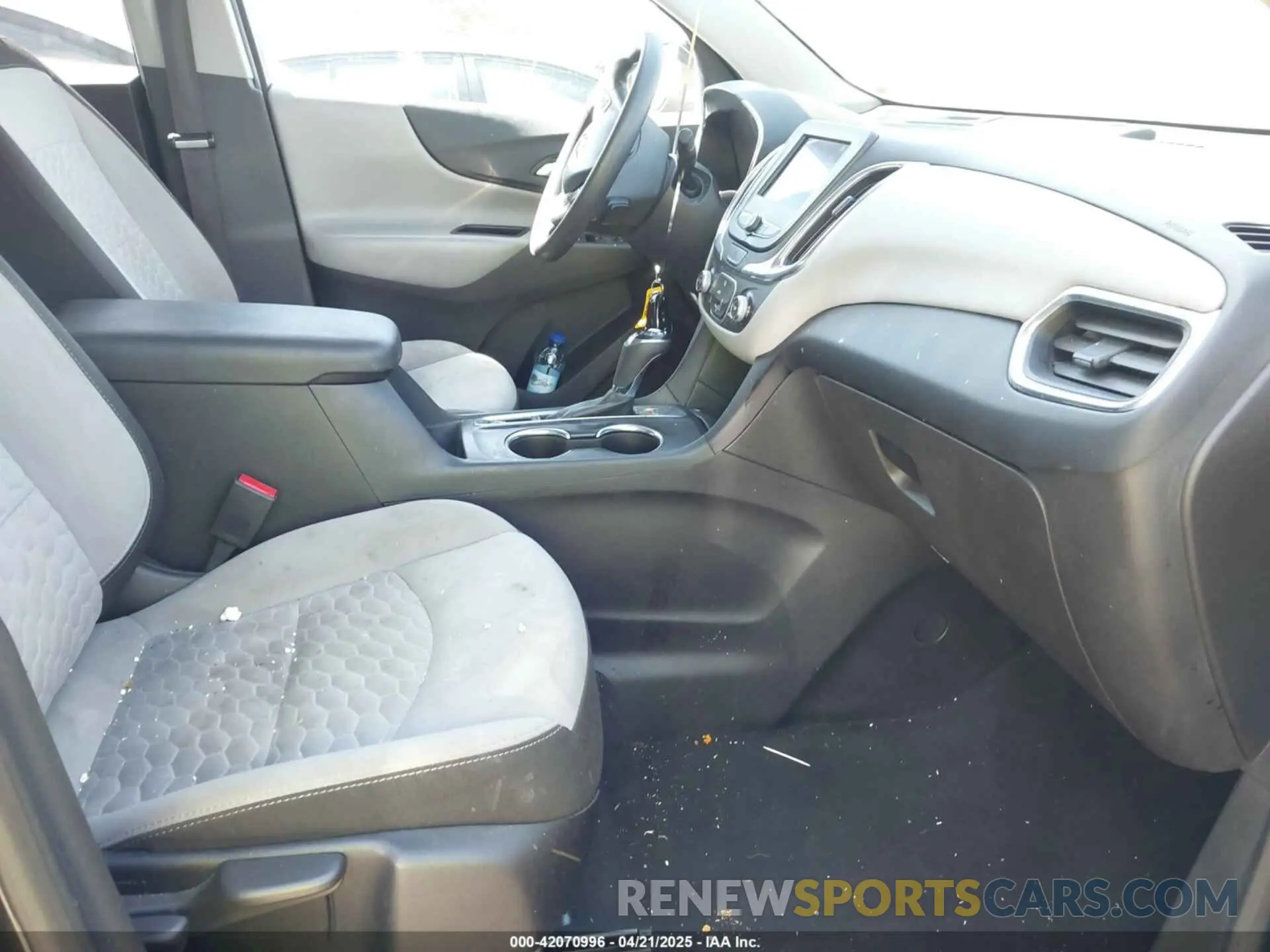 5 Photograph of a damaged car 3GNAXKEV1LL112949 CHEVROLET EQUINOX 2020