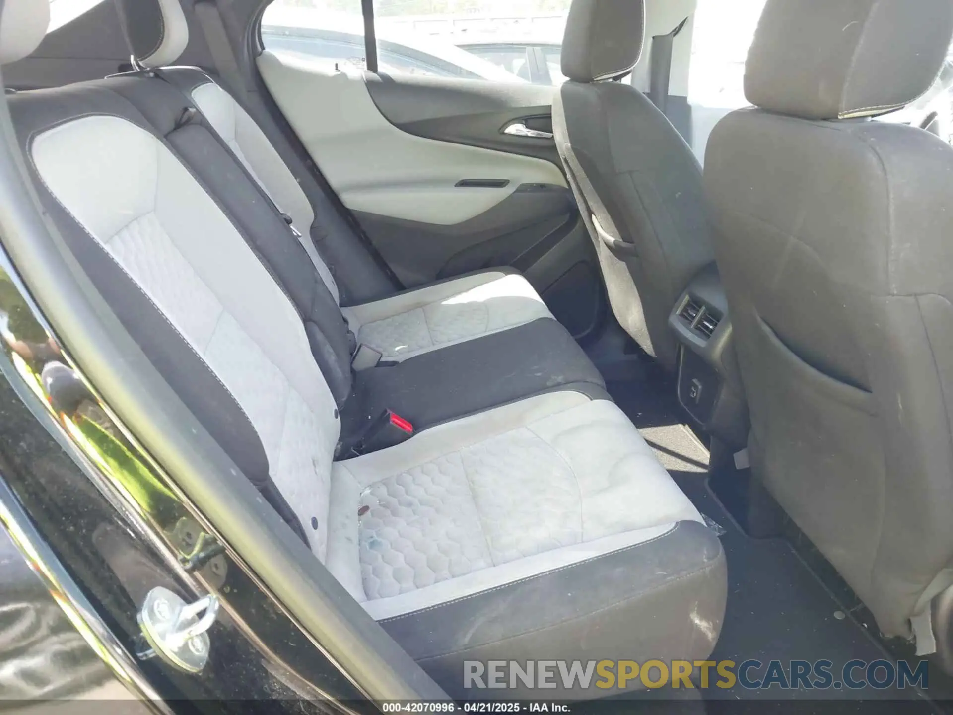 8 Photograph of a damaged car 3GNAXKEV1LL112949 CHEVROLET EQUINOX 2020