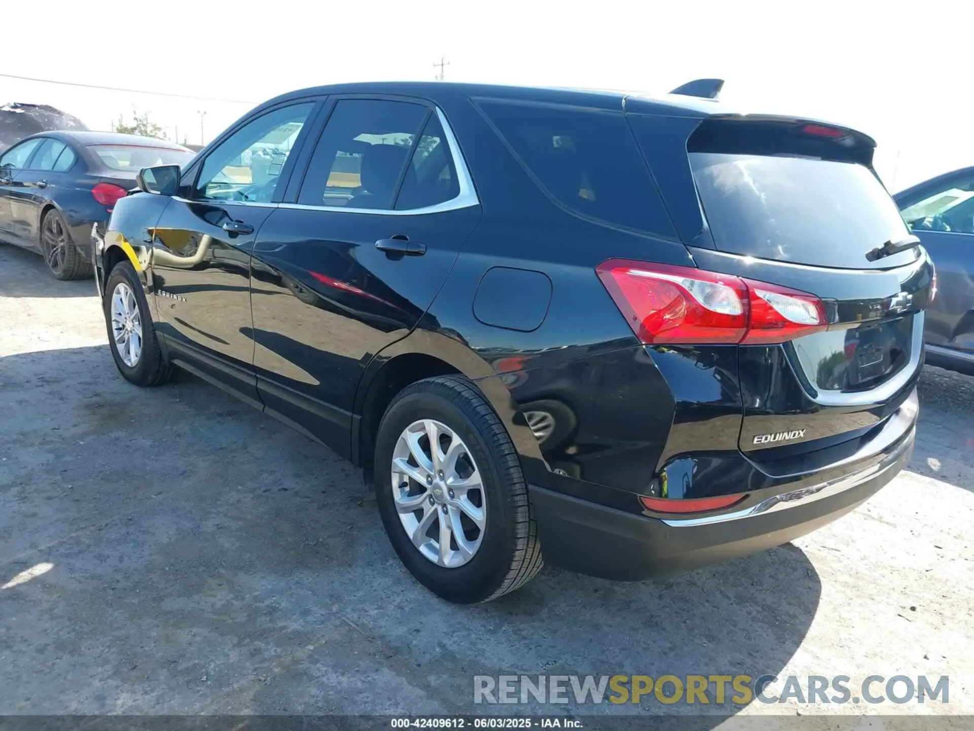 3 Photograph of a damaged car 3GNAXKEV1LL194438 CHEVROLET EQUINOX 2020