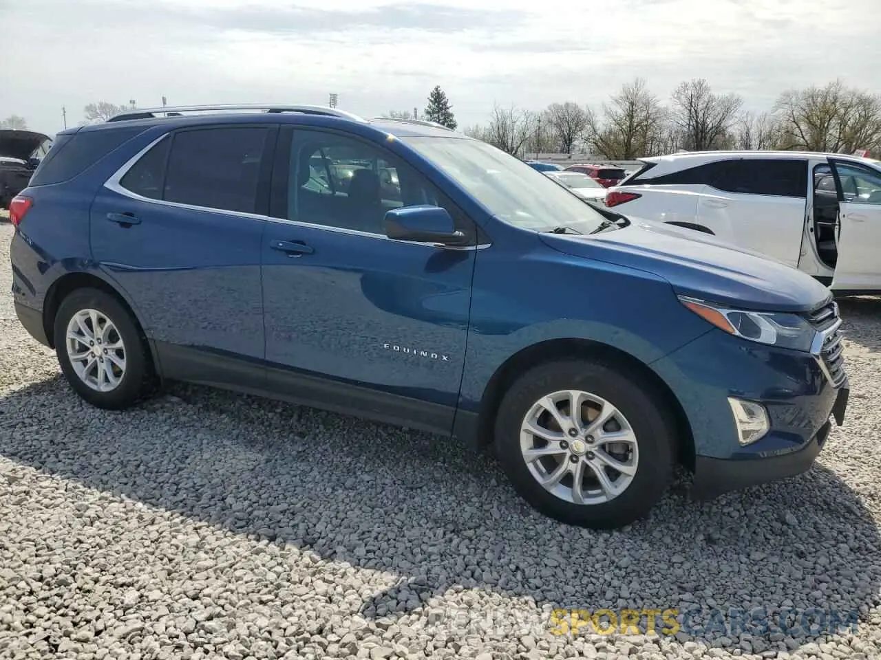 4 Photograph of a damaged car 3GNAXKEV1LL195475 CHEVROLET EQUINOX 2020