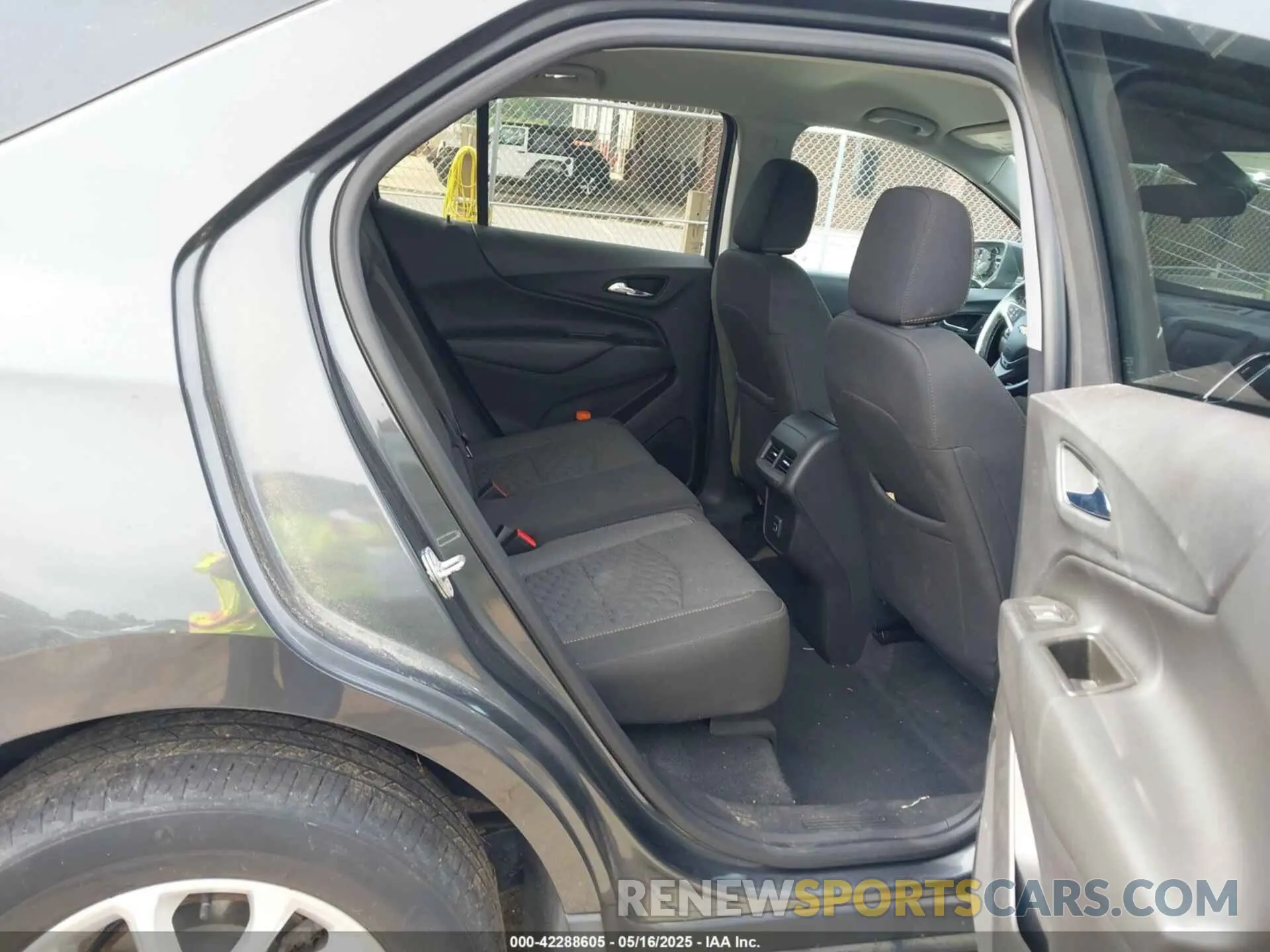 8 Photograph of a damaged car 3GNAXKEV1LL259871 CHEVROLET EQUINOX 2020