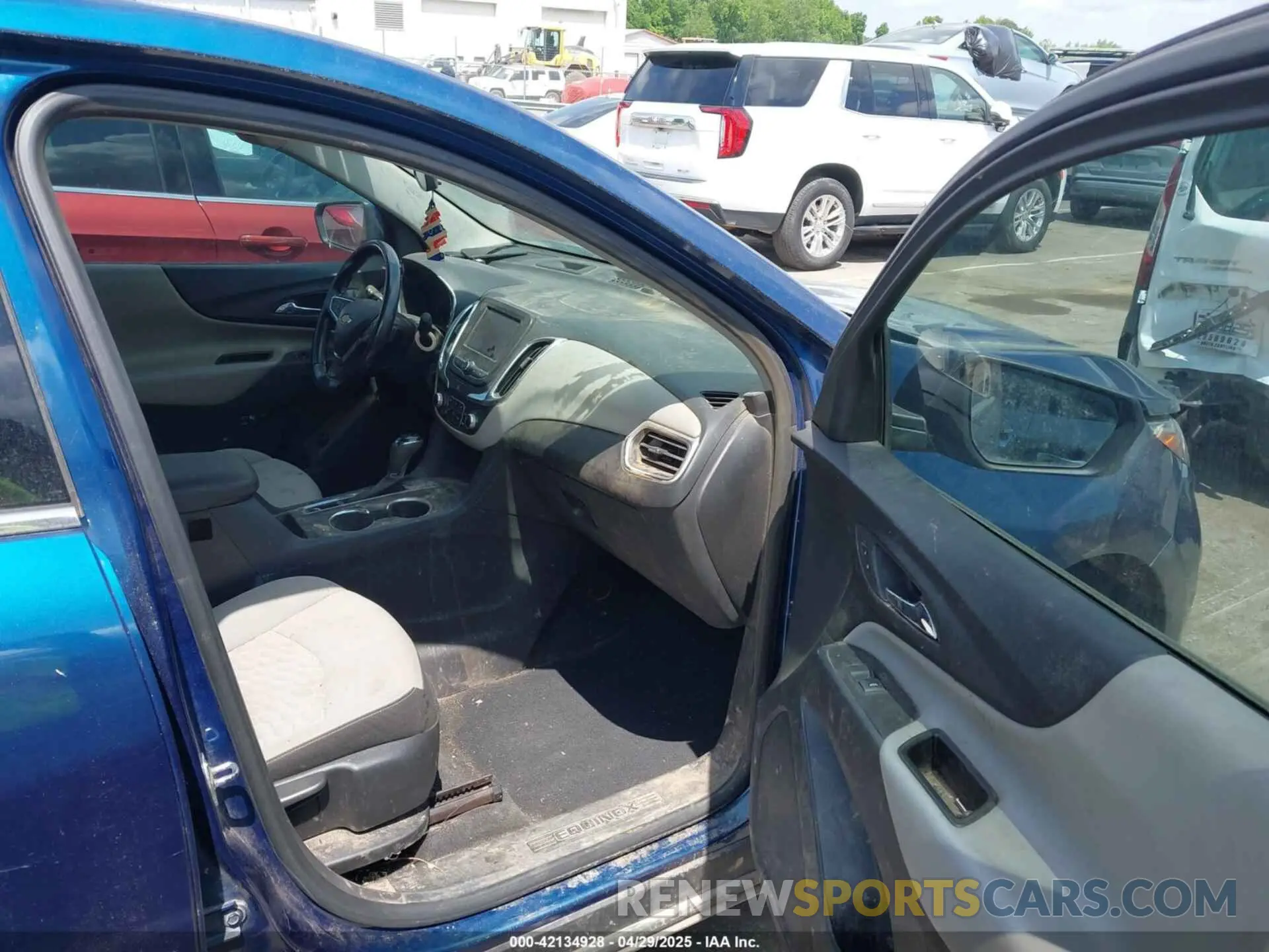 5 Photograph of a damaged car 3GNAXKEV1LL277674 CHEVROLET EQUINOX 2020