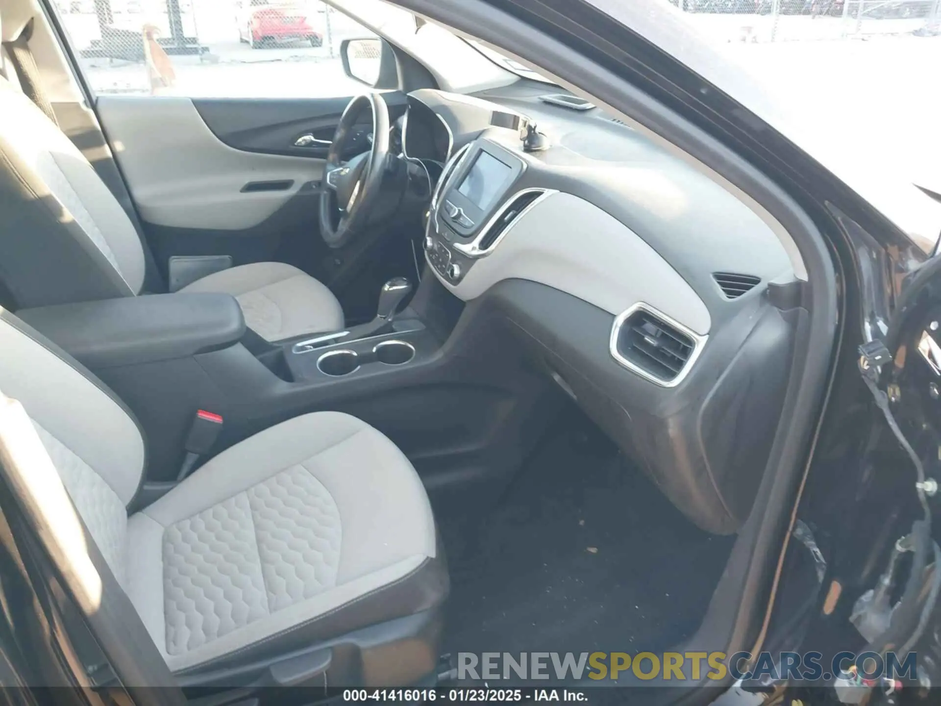 5 Photograph of a damaged car 3GNAXKEV1LL290926 CHEVROLET EQUINOX 2020