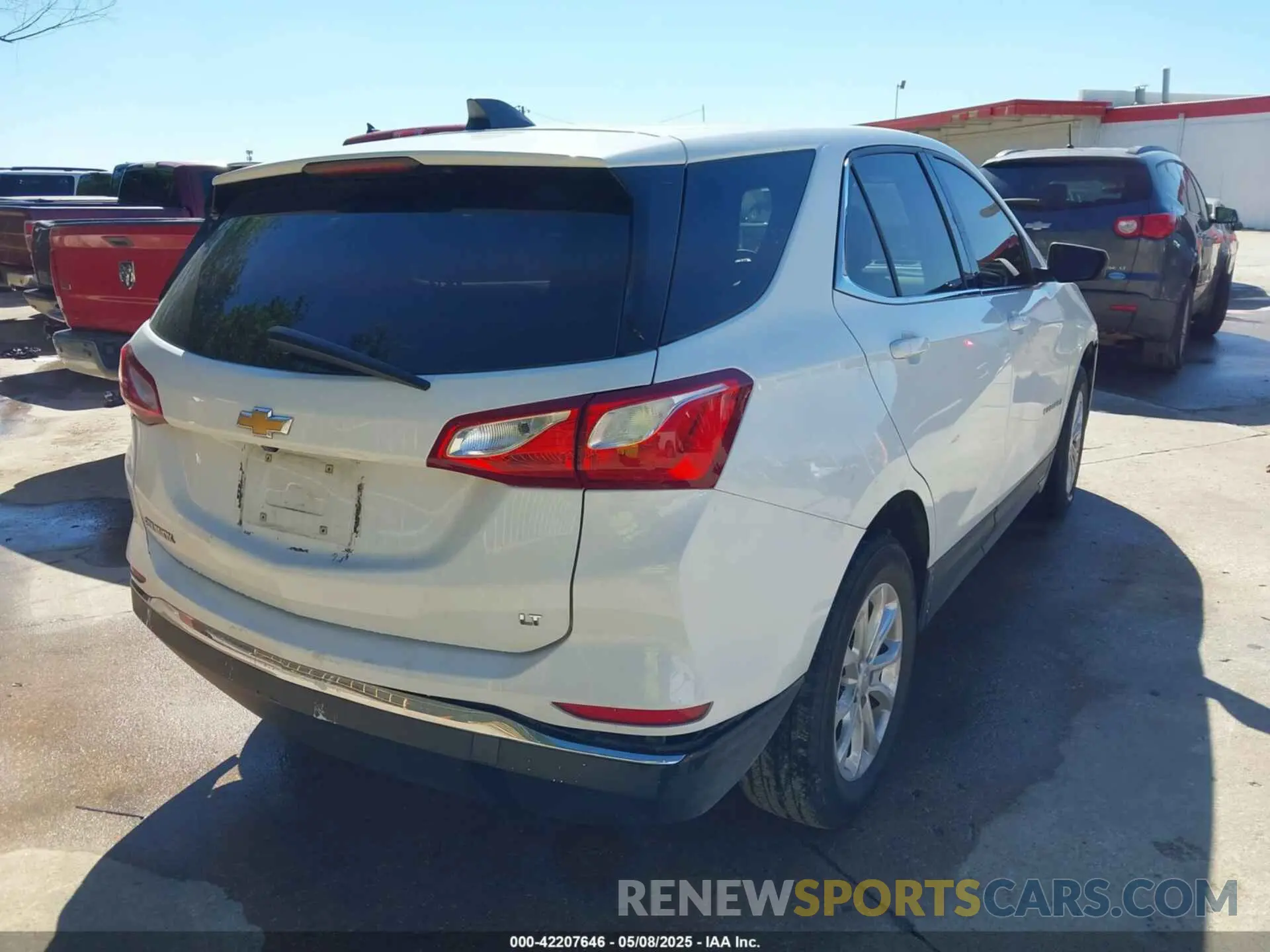 4 Photograph of a damaged car 3GNAXKEV1LS509373 CHEVROLET EQUINOX 2020