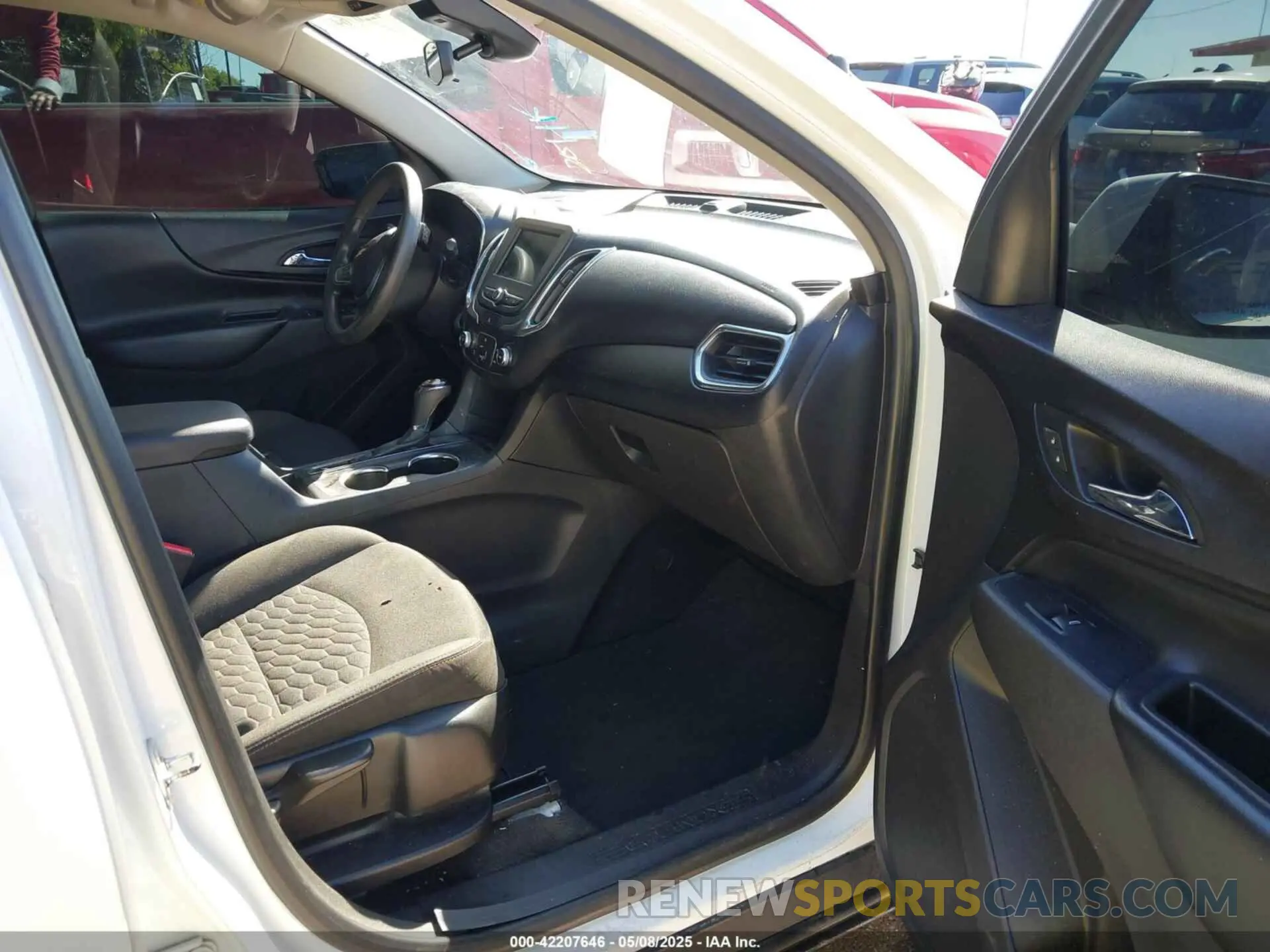 5 Photograph of a damaged car 3GNAXKEV1LS509373 CHEVROLET EQUINOX 2020