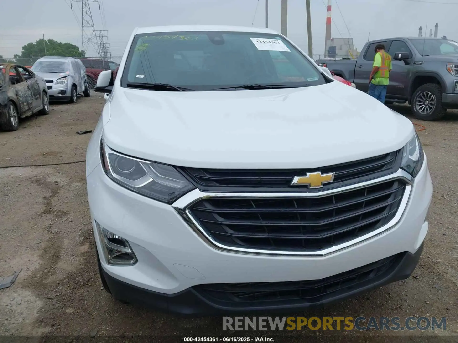 13 Photograph of a damaged car 3GNAXKEV1LS687350 CHEVROLET EQUINOX 2020