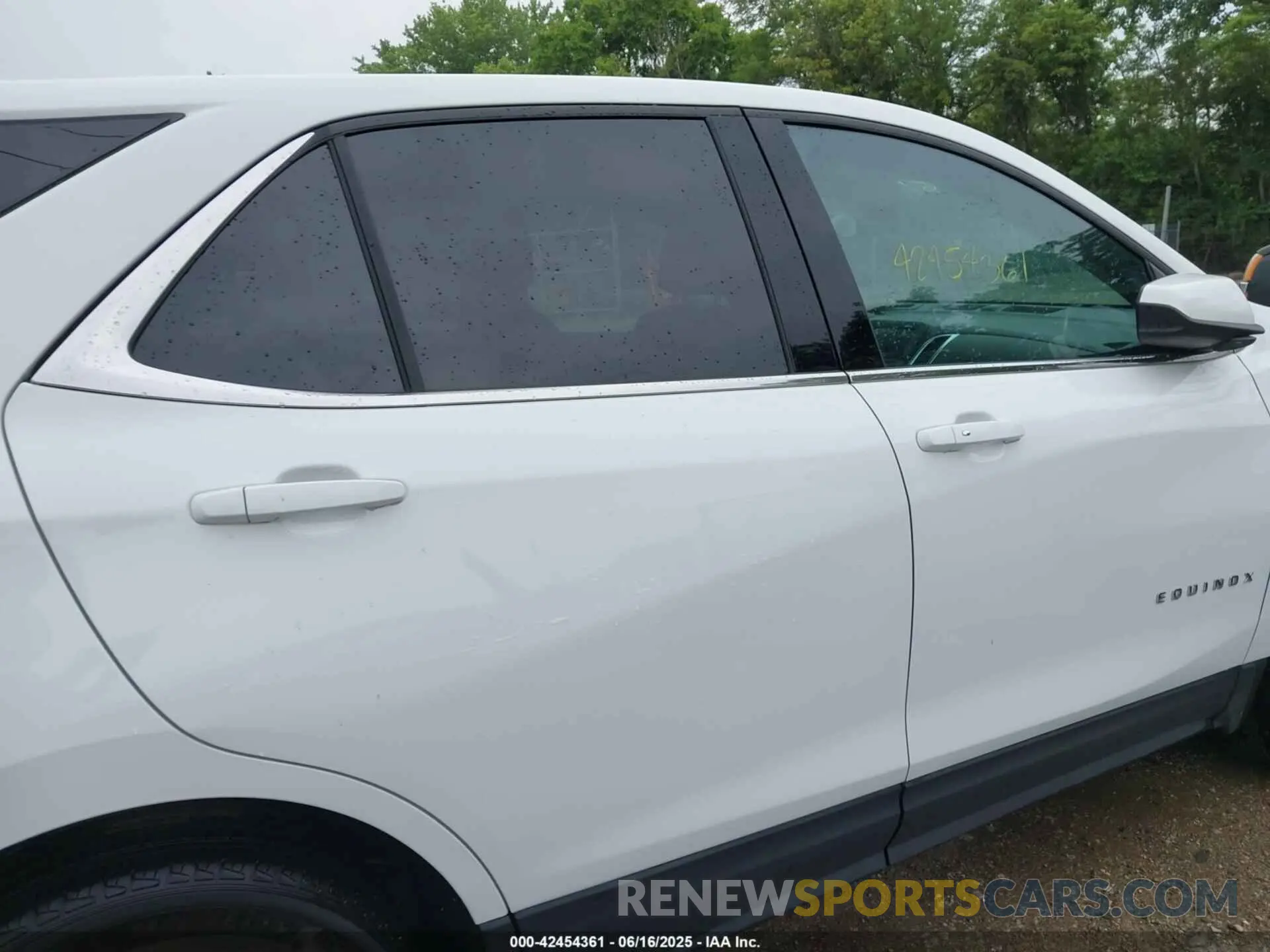 14 Photograph of a damaged car 3GNAXKEV1LS687350 CHEVROLET EQUINOX 2020