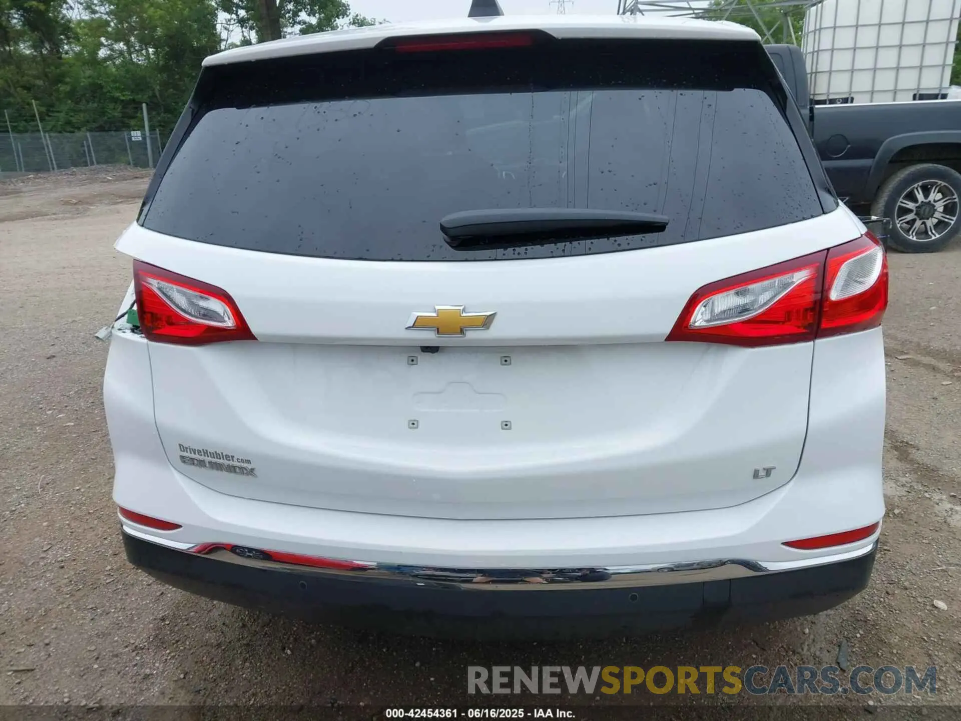 17 Photograph of a damaged car 3GNAXKEV1LS687350 CHEVROLET EQUINOX 2020