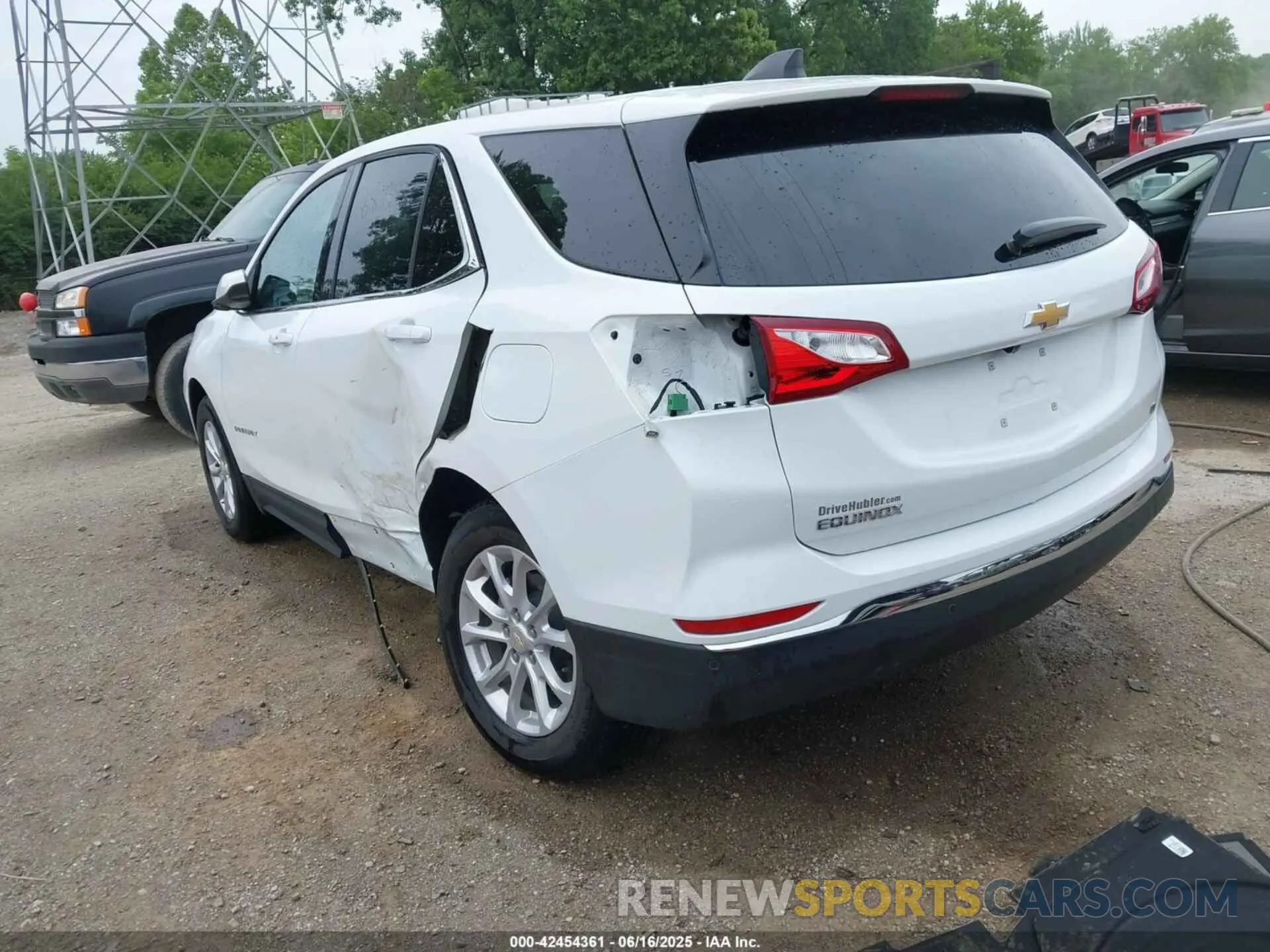 3 Photograph of a damaged car 3GNAXKEV1LS687350 CHEVROLET EQUINOX 2020