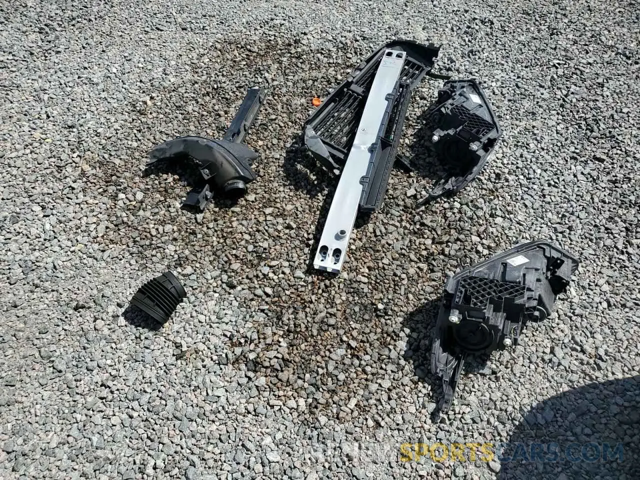 13 Photograph of a damaged car 3GNAXKEV1LS724199 CHEVROLET EQUINOX 2020