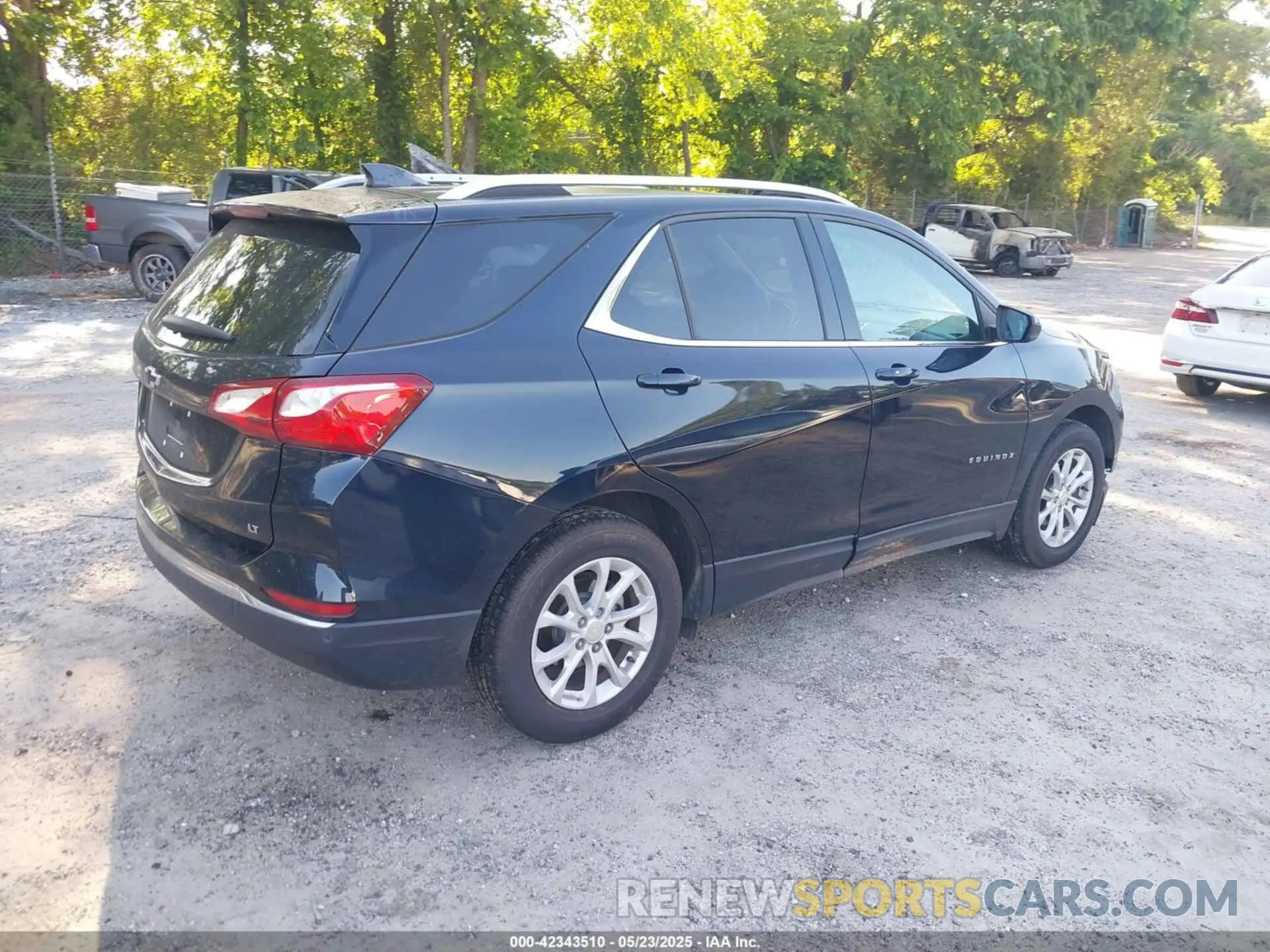 4 Photograph of a damaged car 3GNAXKEV1LS736546 CHEVROLET EQUINOX 2020