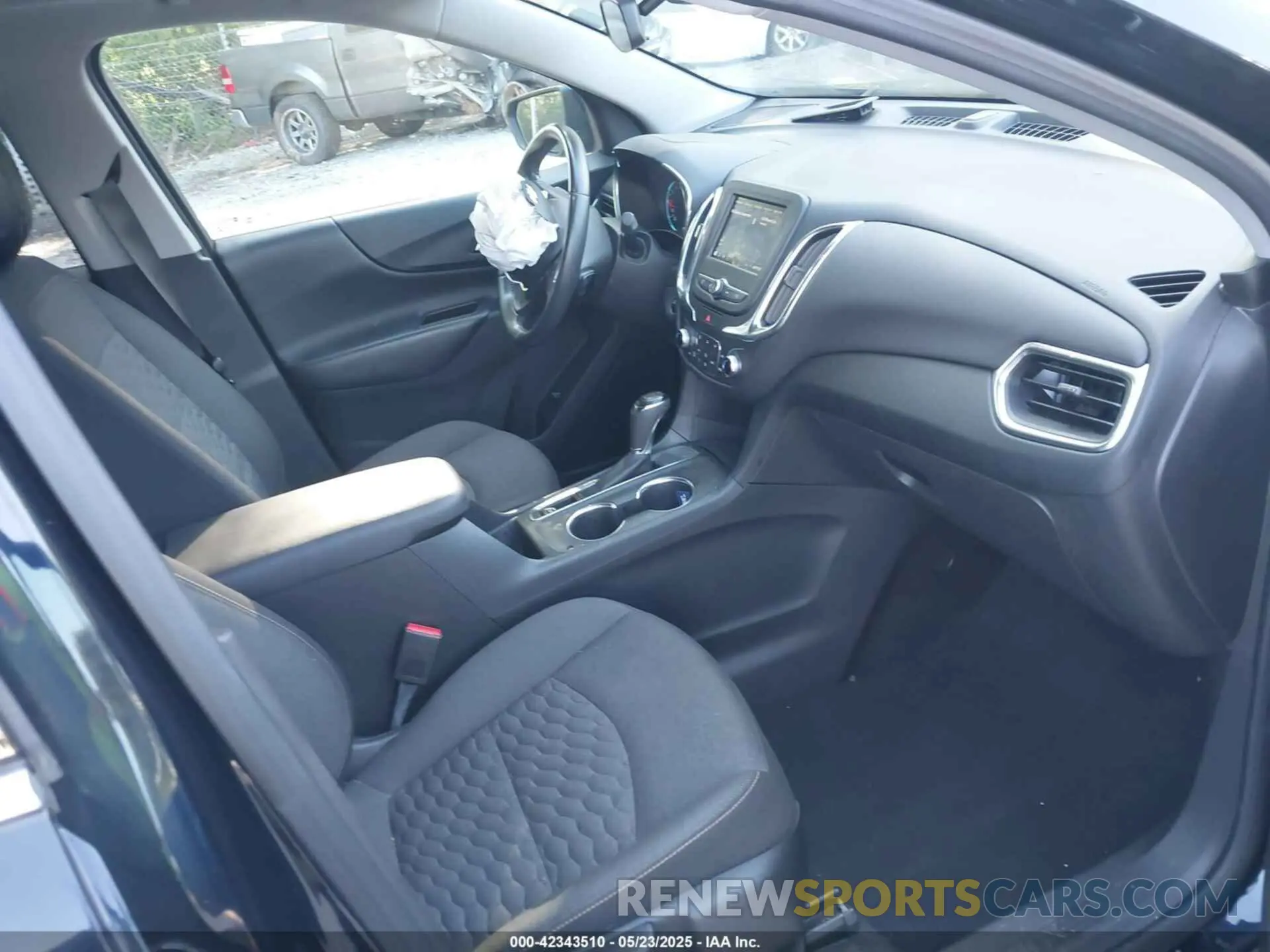 5 Photograph of a damaged car 3GNAXKEV1LS736546 CHEVROLET EQUINOX 2020