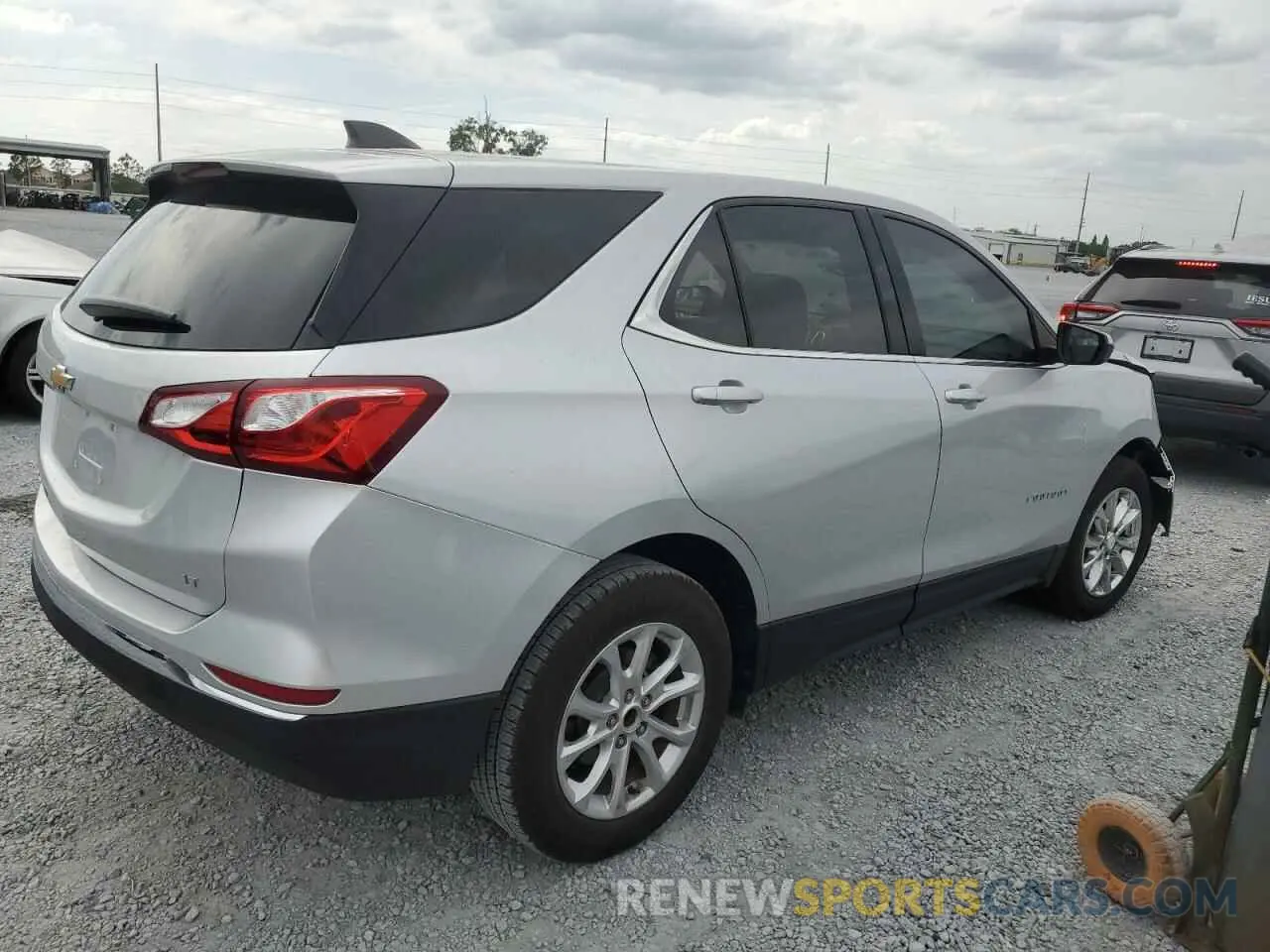 3 Photograph of a damaged car 3GNAXKEV2LS529597 CHEVROLET EQUINOX 2020