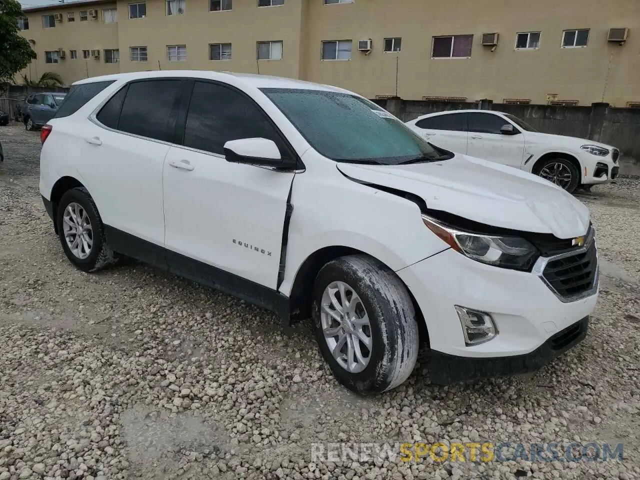 4 Photograph of a damaged car 3GNAXKEV2LS558498 CHEVROLET EQUINOX 2020