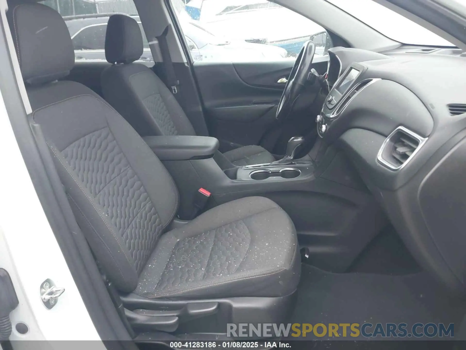 5 Photograph of a damaged car 3GNAXKEV2LS710568 CHEVROLET EQUINOX 2020