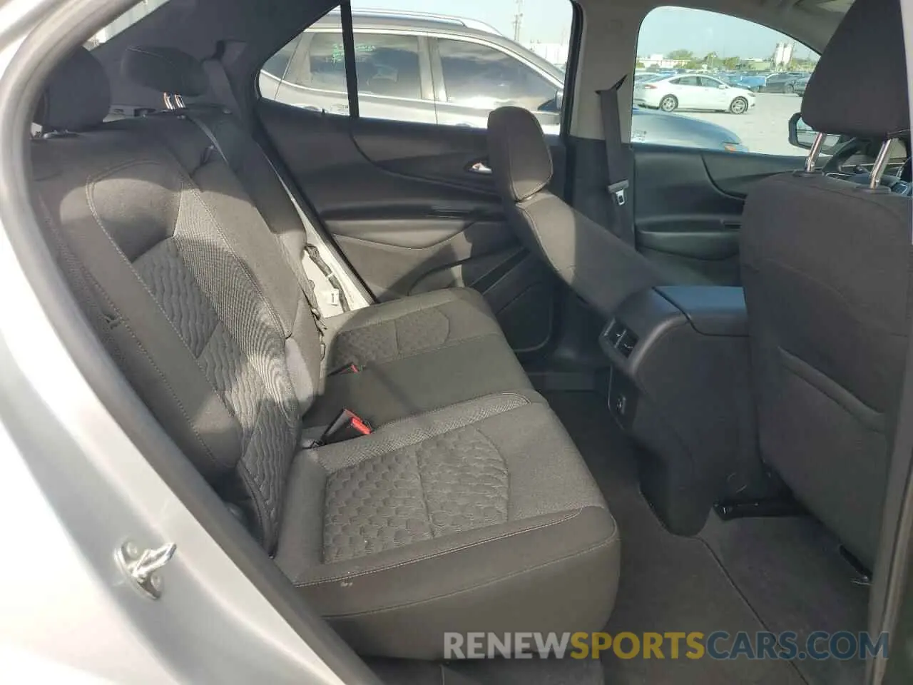 10 Photograph of a damaged car 3GNAXKEV2LS737690 CHEVROLET EQUINOX 2020