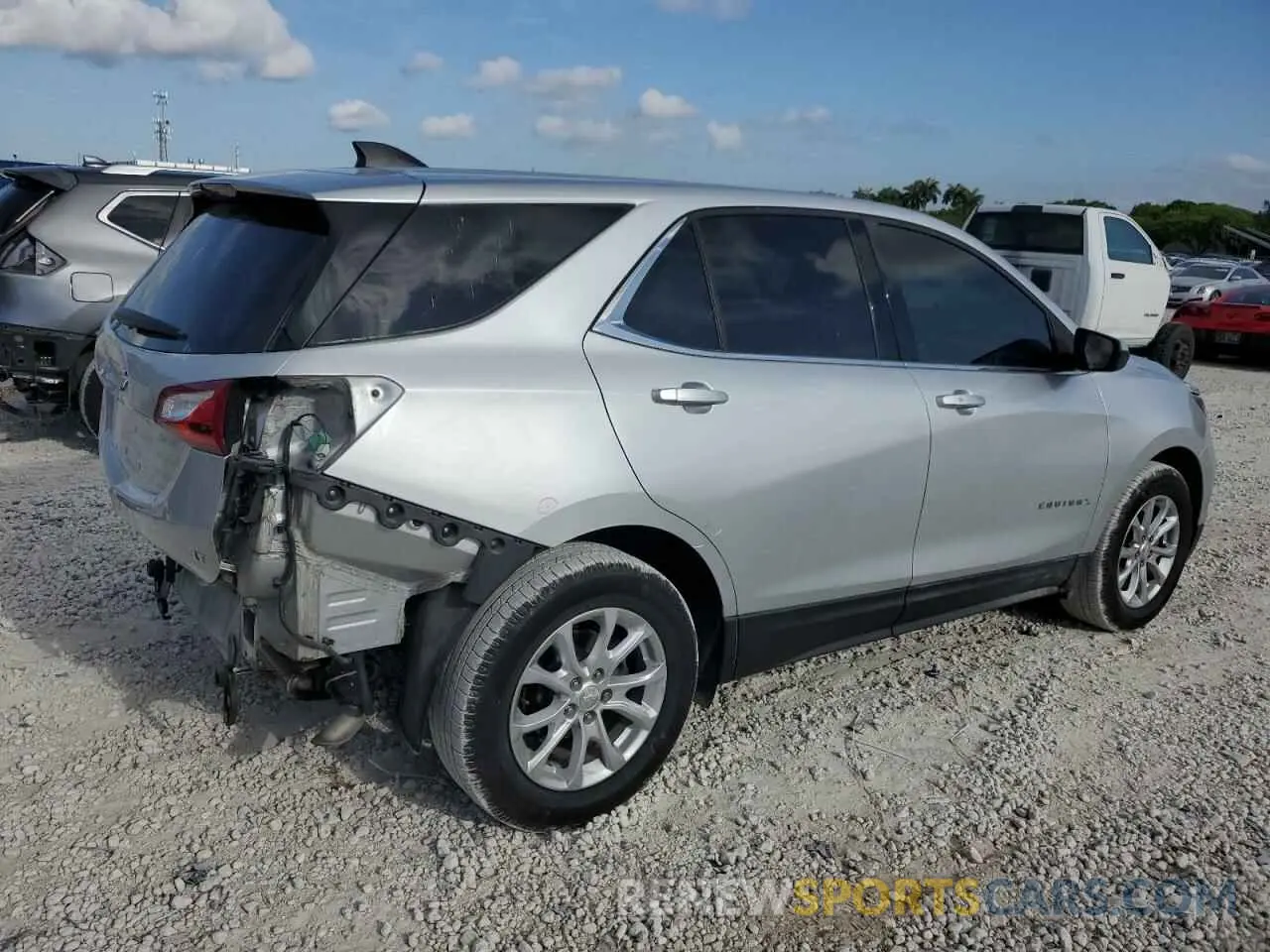 3 Photograph of a damaged car 3GNAXKEV2LS737690 CHEVROLET EQUINOX 2020