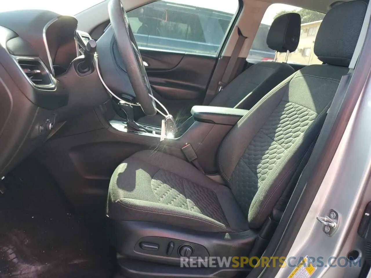 7 Photograph of a damaged car 3GNAXKEV2LS737690 CHEVROLET EQUINOX 2020