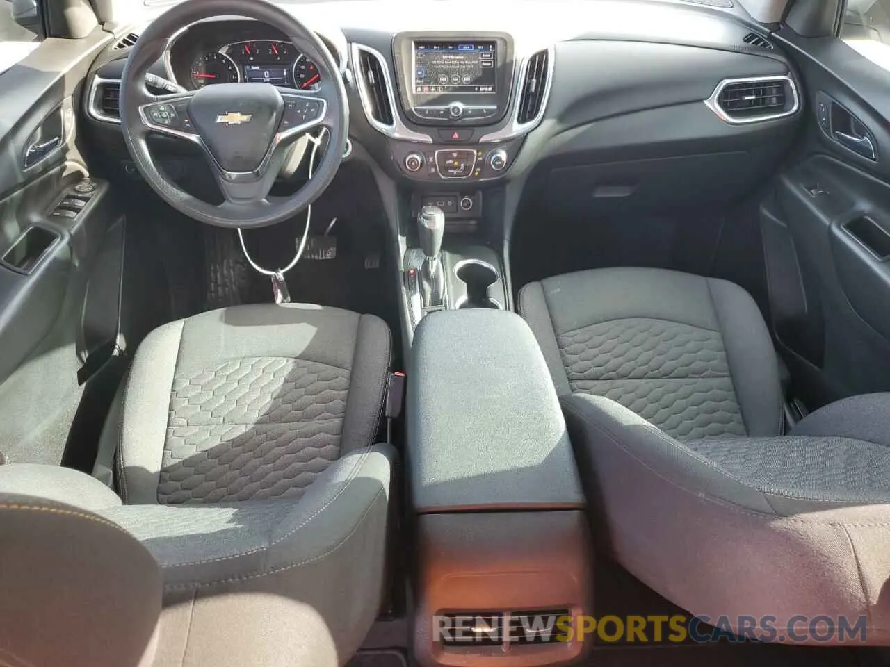 8 Photograph of a damaged car 3GNAXKEV2LS737690 CHEVROLET EQUINOX 2020