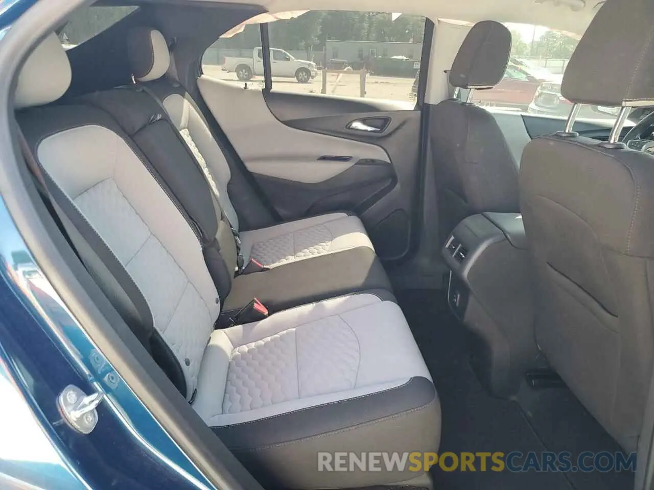 11 Photograph of a damaged car 3GNAXKEV3LL255689 CHEVROLET EQUINOX 2020