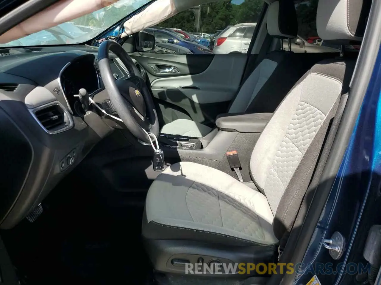 7 Photograph of a damaged car 3GNAXKEV3LL255689 CHEVROLET EQUINOX 2020